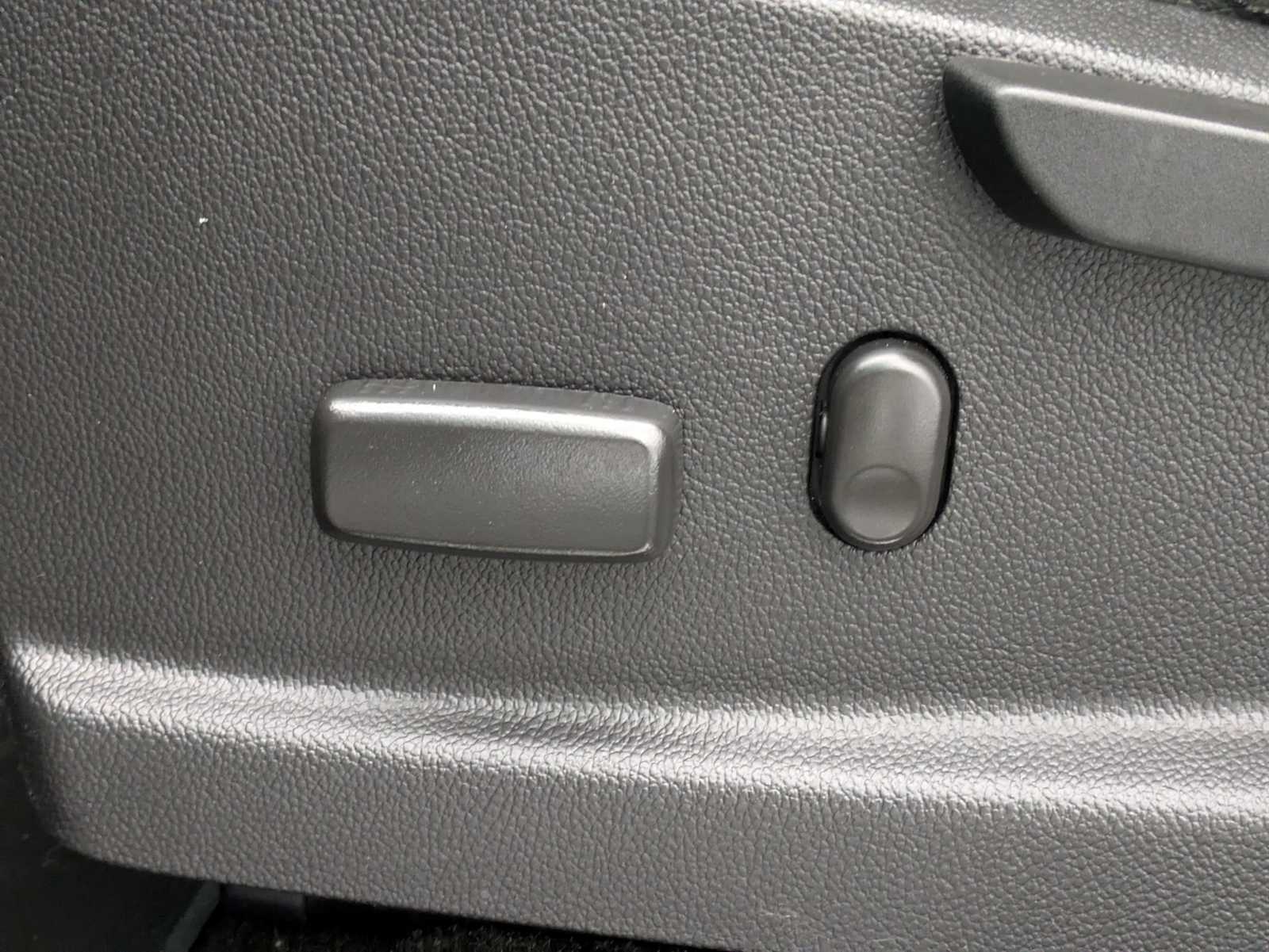 Thumbnail: 2018 Chevrolet Colorado - 17