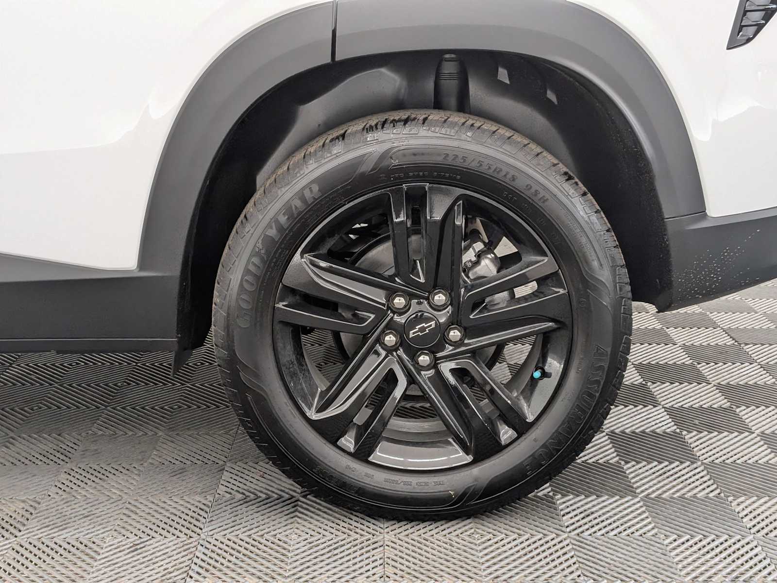 Thumbnail: 2025 Chevrolet Trax - 14