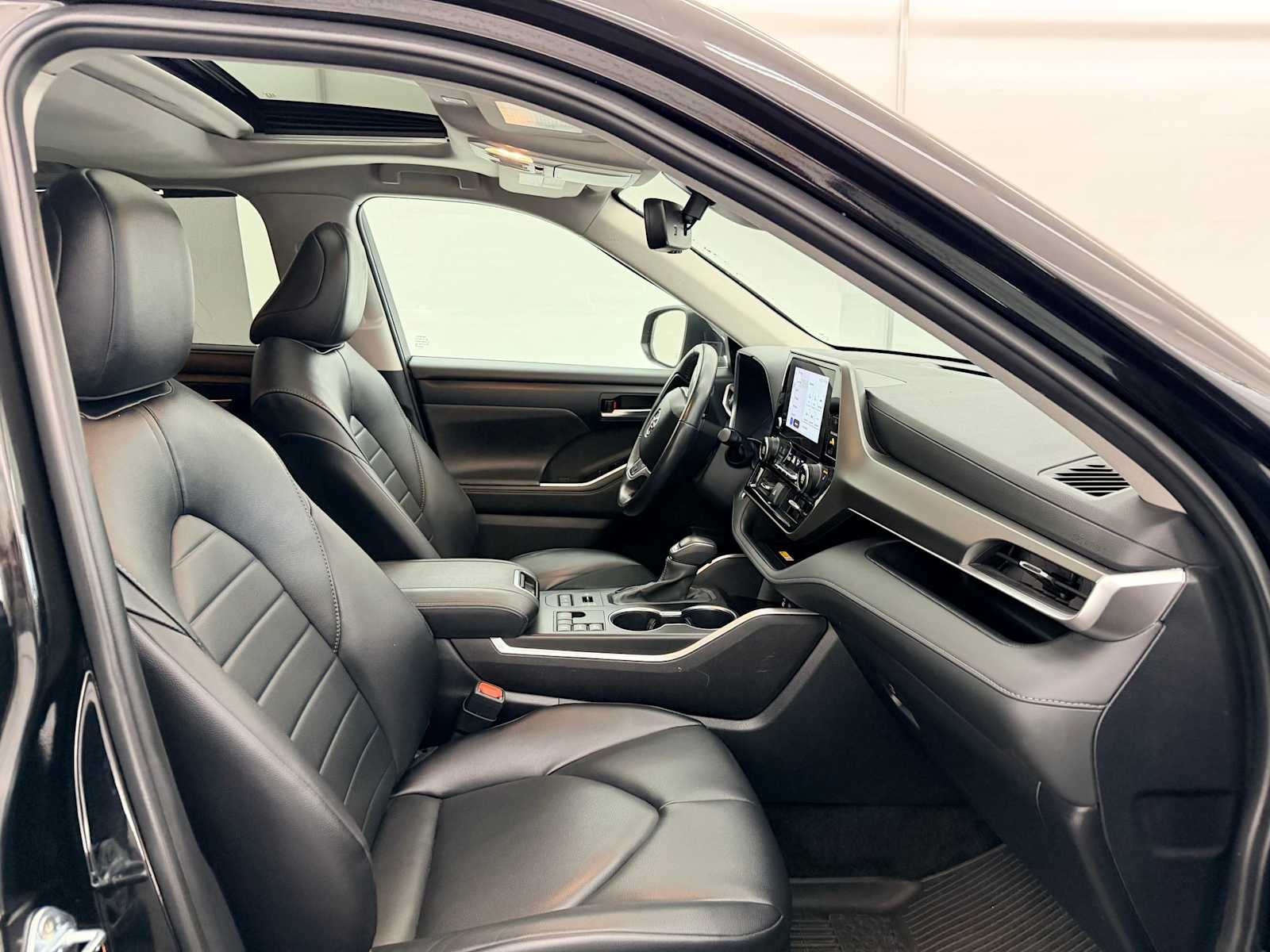 Thumbnail: 2024 Toyota Highlander - 22