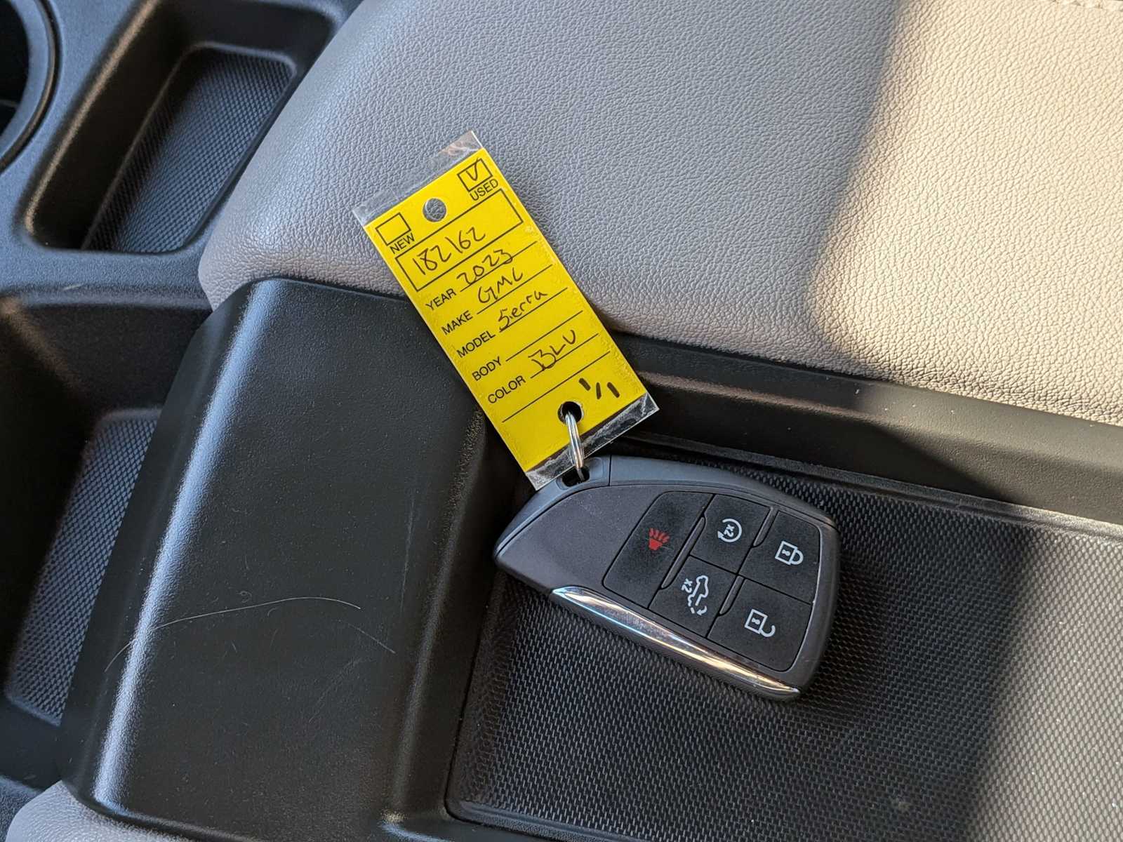 Thumbnail: 2023 GMC Sierra 1500 - 34