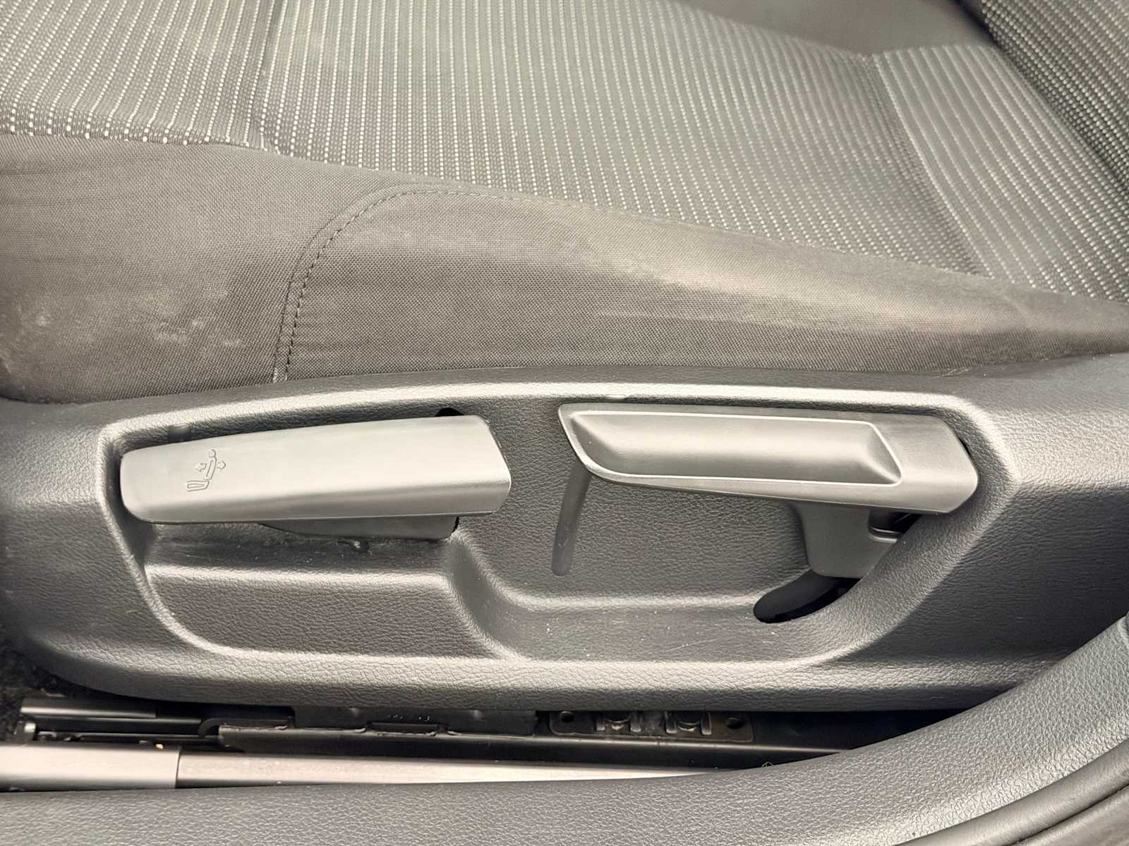 Thumbnail: 2017 Volkswagen Passat - 18