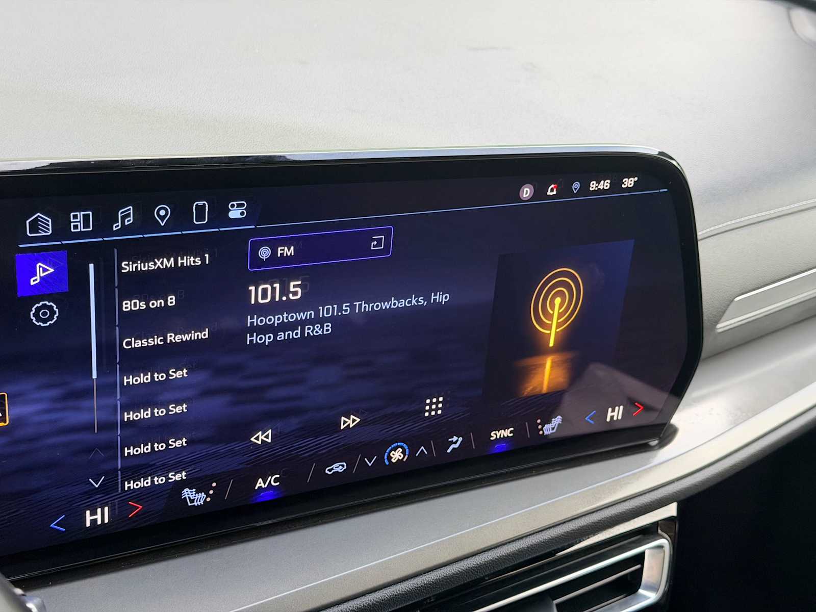 Thumbnail: 2024 Chevrolet Traverse - 28