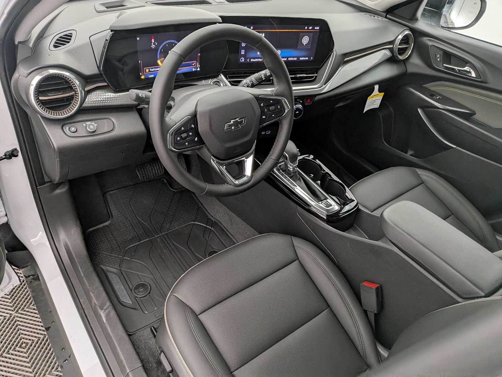 Thumbnail: 2025 Chevrolet Trax - 2