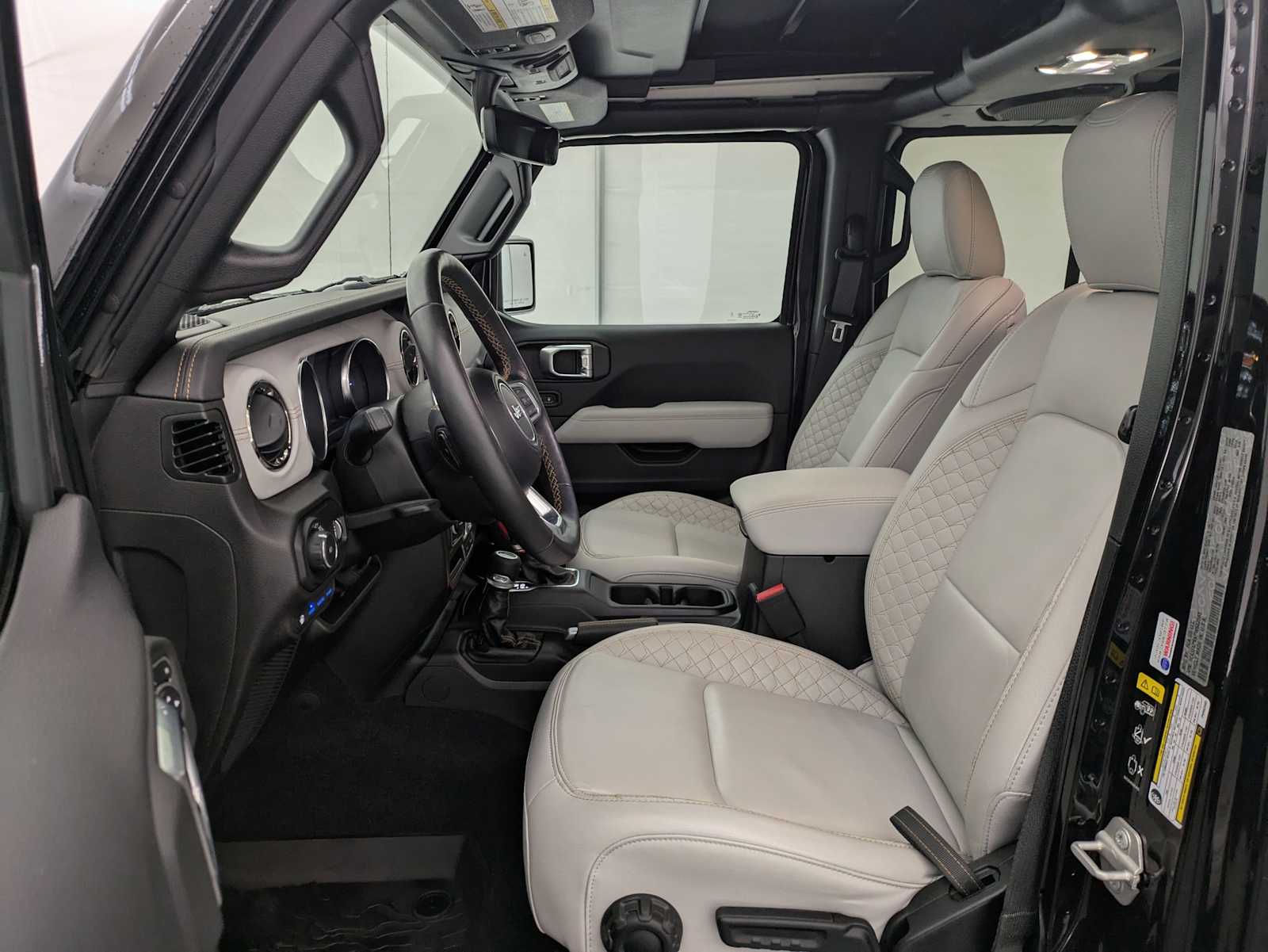 Thumbnail: 2023 Jeep Wrangler - 17