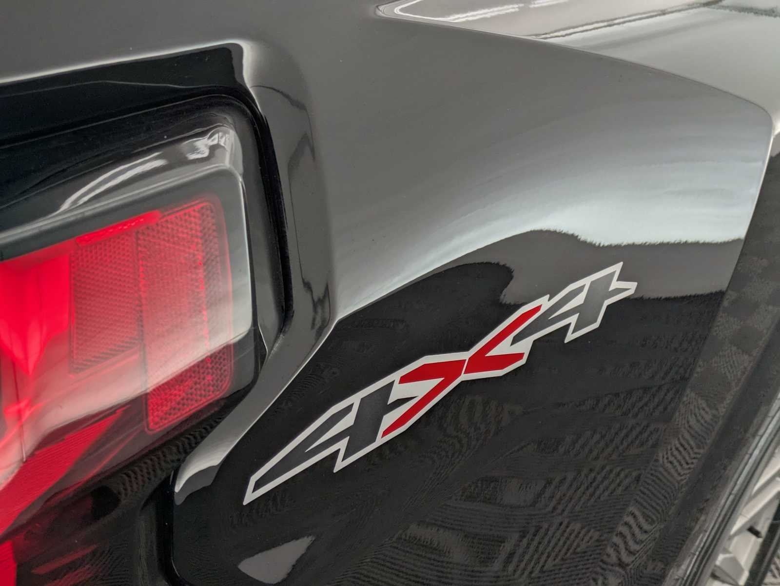 Thumbnail: 2023 Chevrolet Colorado - 12