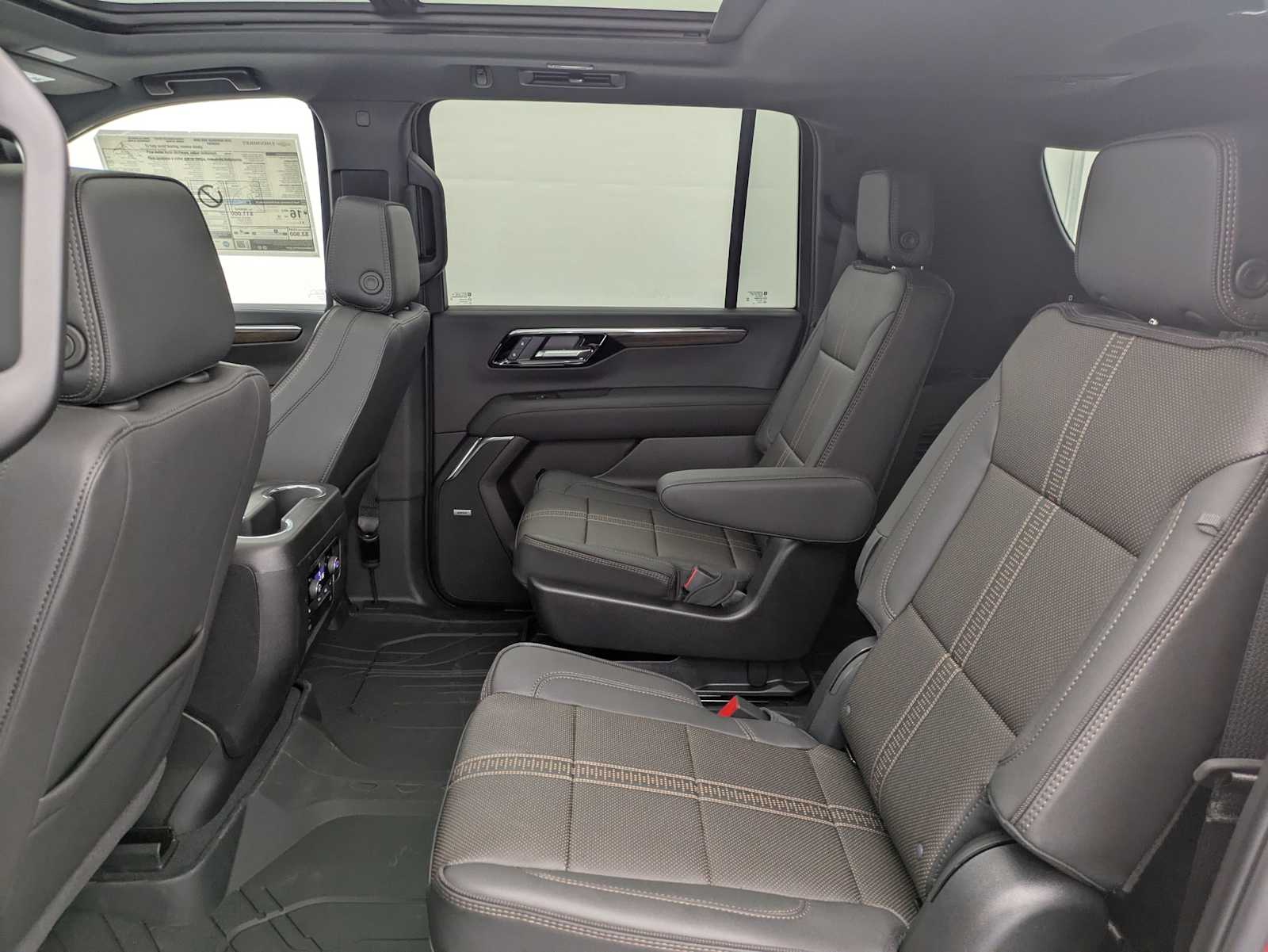 Thumbnail: 2026 Chevrolet Suburban - 21
