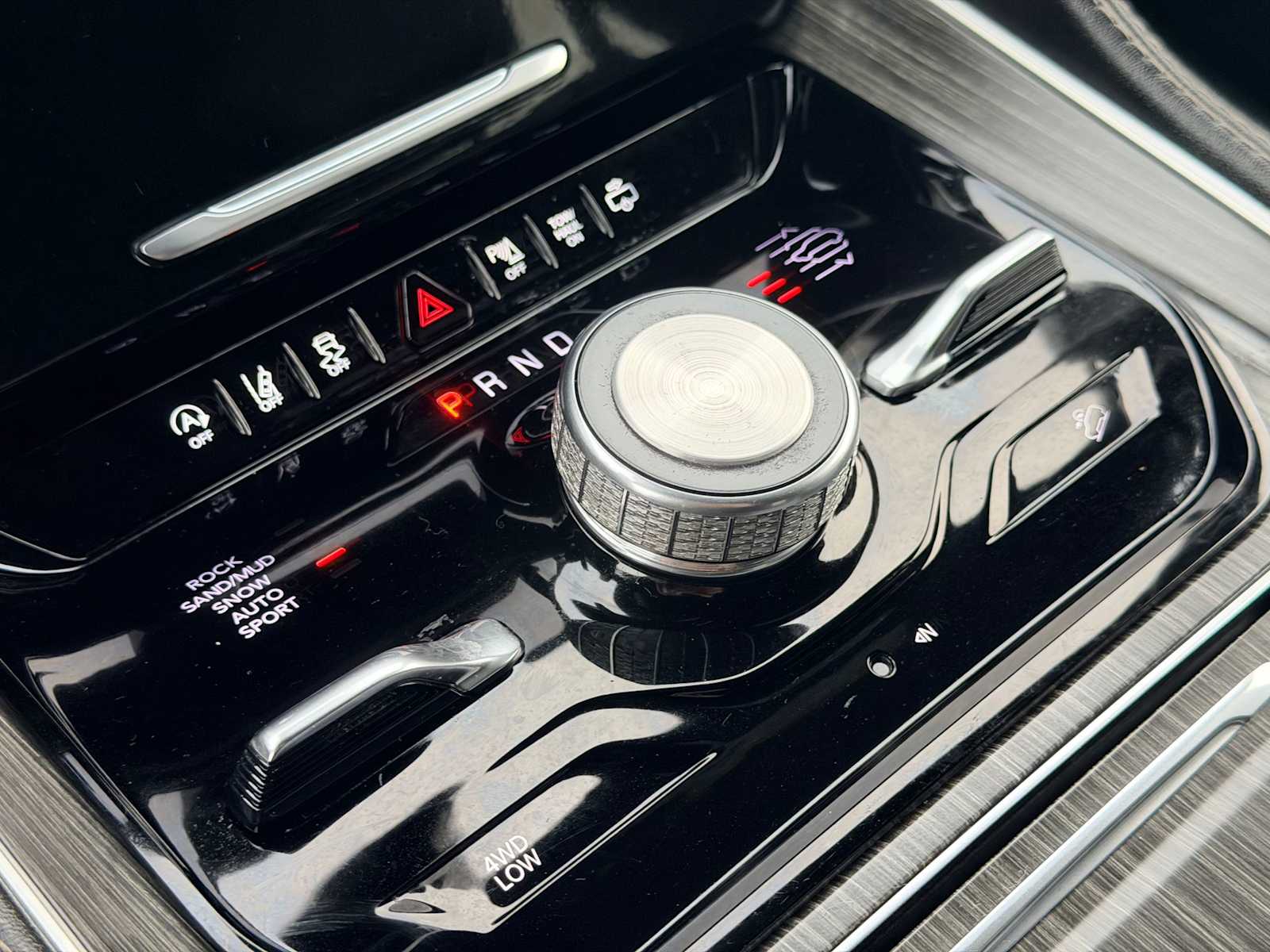 Thumbnail: 2023 Jeep Wagoneer - 32