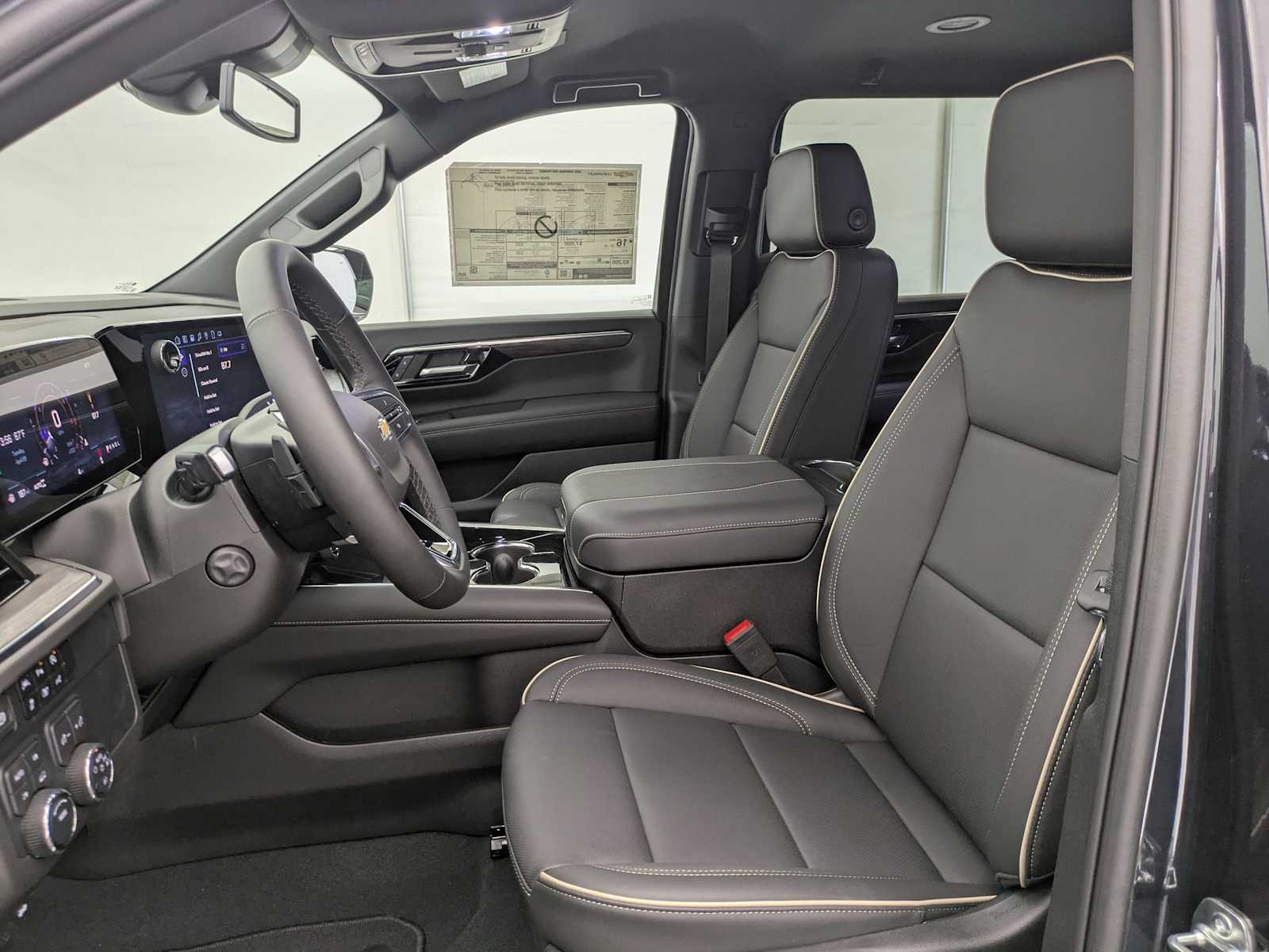 Thumbnail: 2025 Chevrolet Suburban - 17