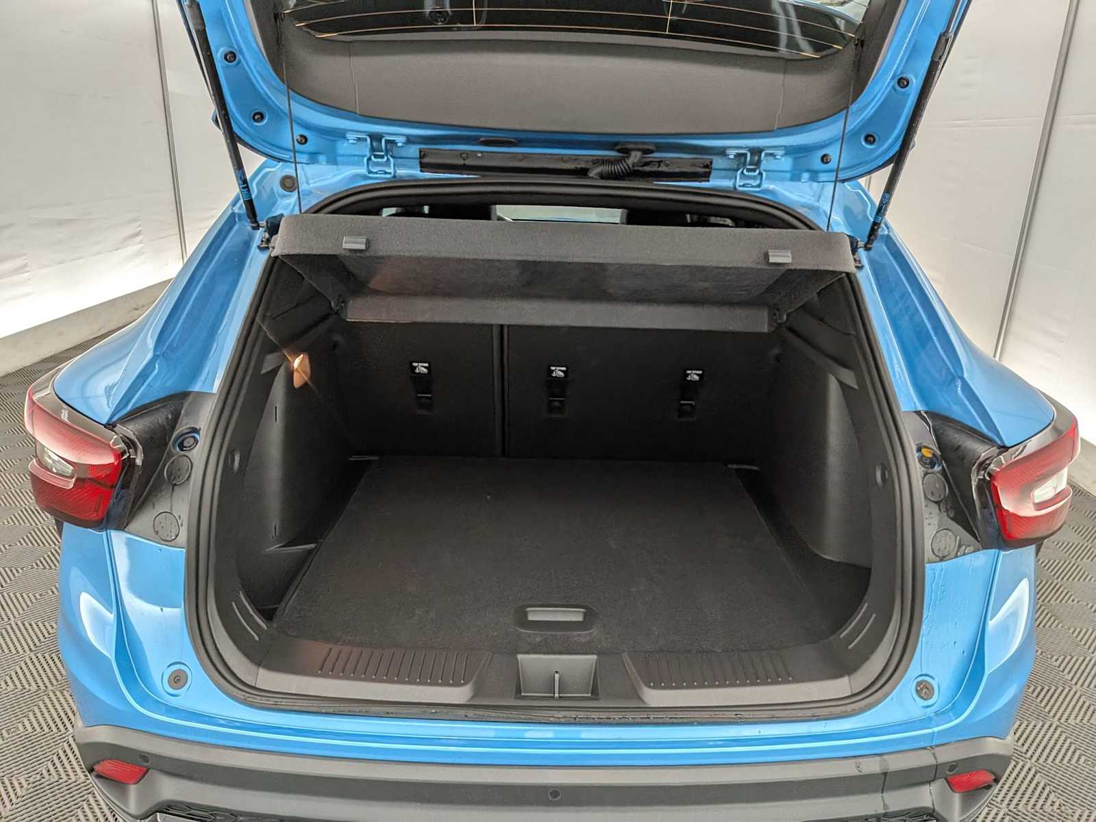 Thumbnail: 2025 Chevrolet Trax - 33