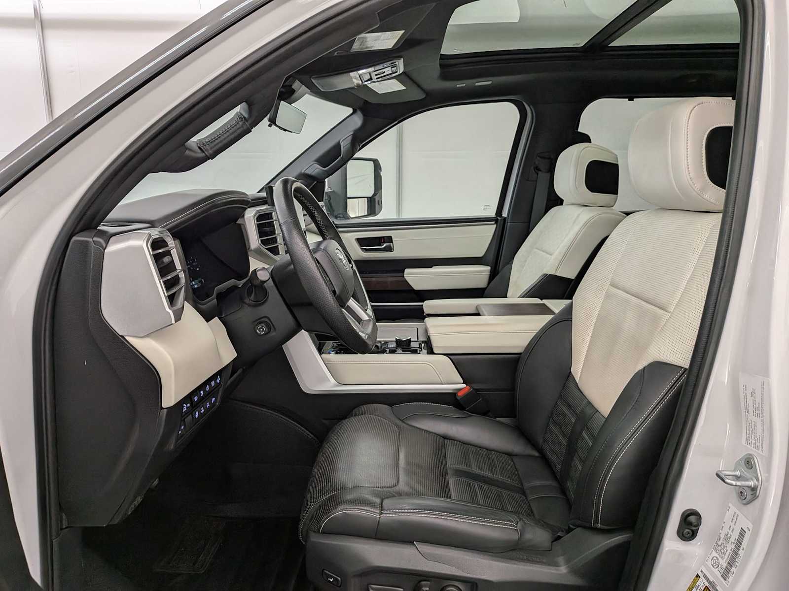 Thumbnail: 2022 Toyota Tundra - 18