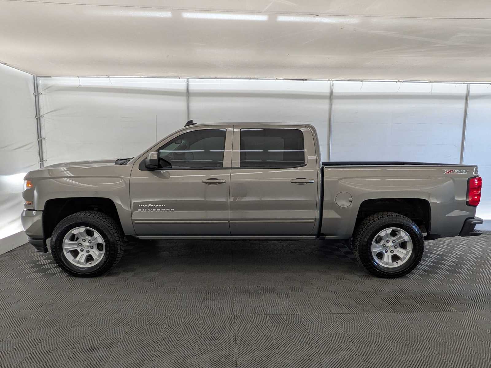 Thumbnail: 2017 Chevrolet Silverado 1500 - 3
