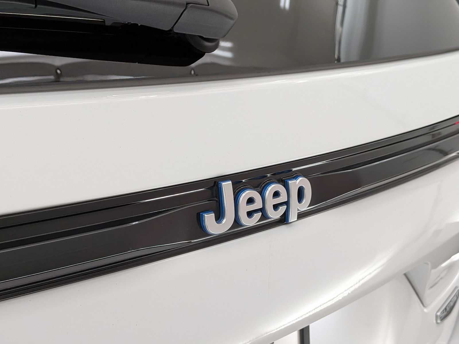 Thumbnail: 2023 Jeep Grand Cherokee - 11