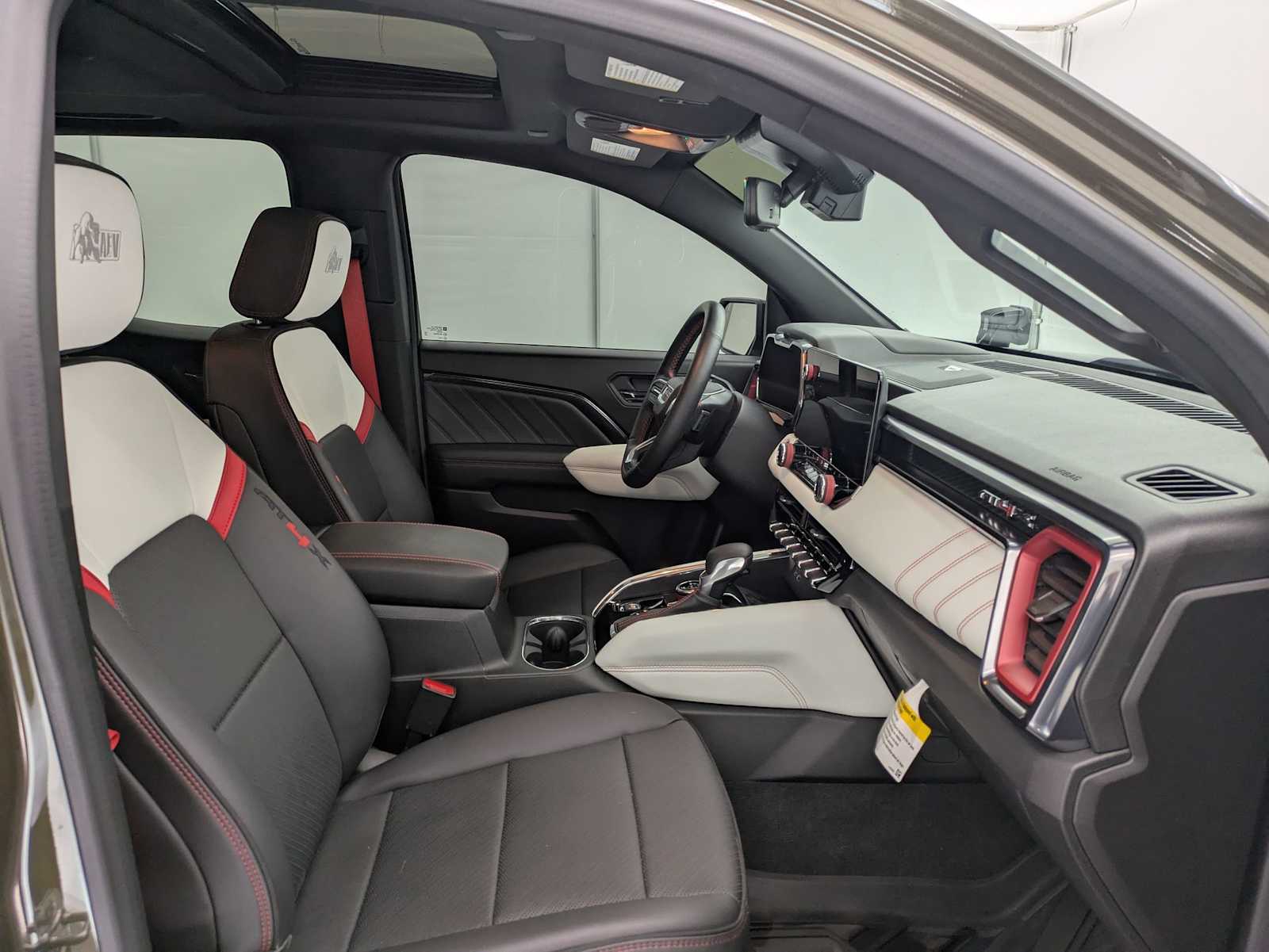Thumbnail: 2024 GMC Canyon - 23