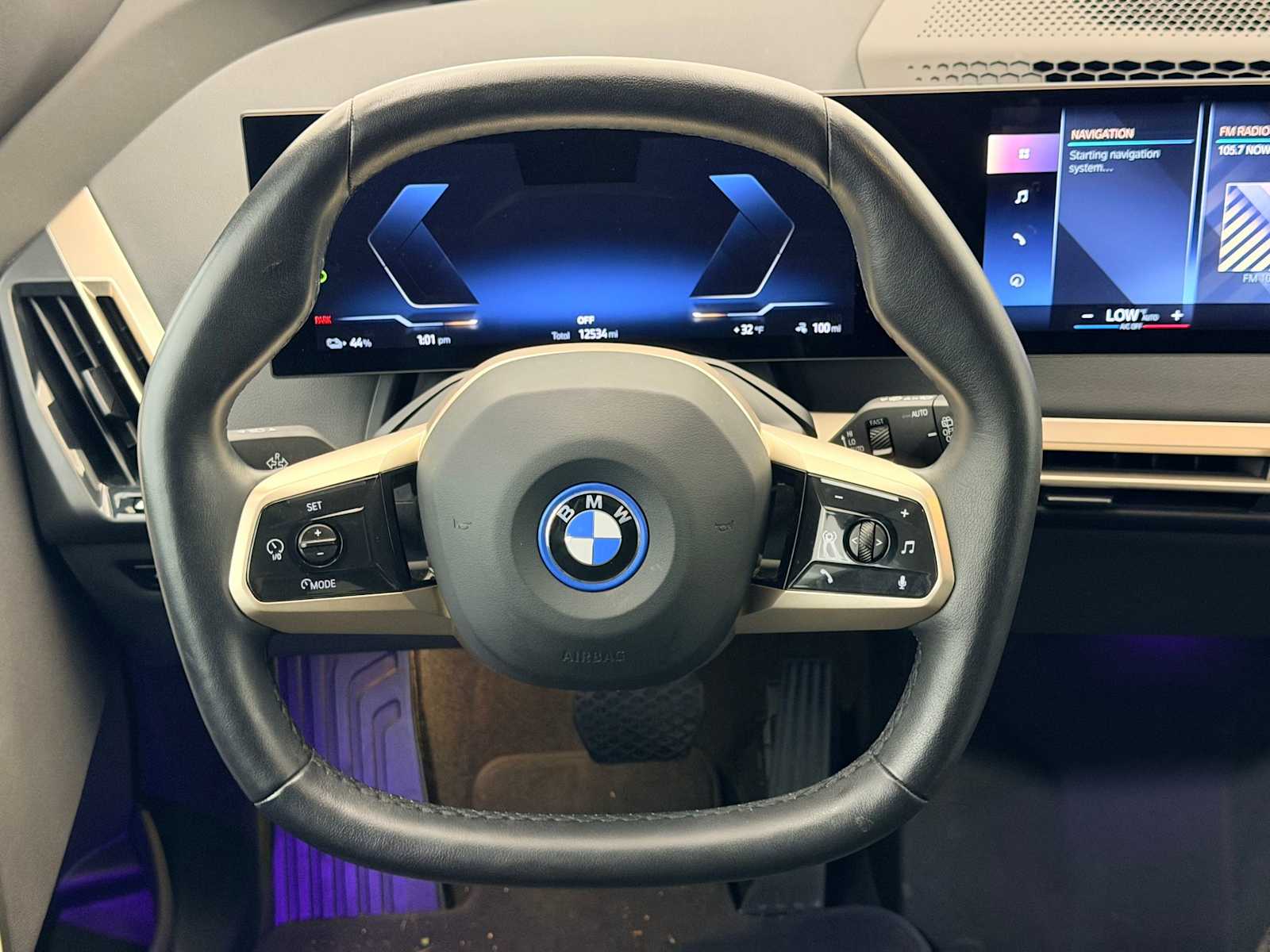 Thumbnail: 2023 BMW iX - 23