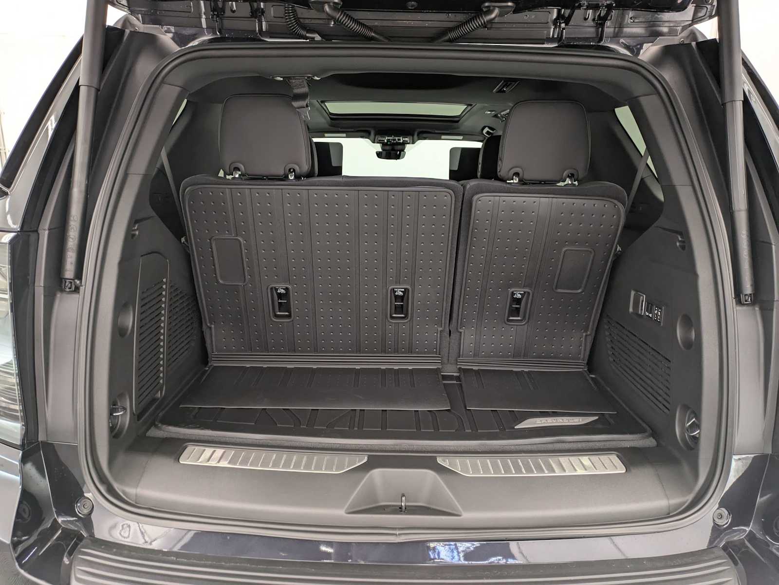 Thumbnail: 2026 Chevrolet Tahoe - 35