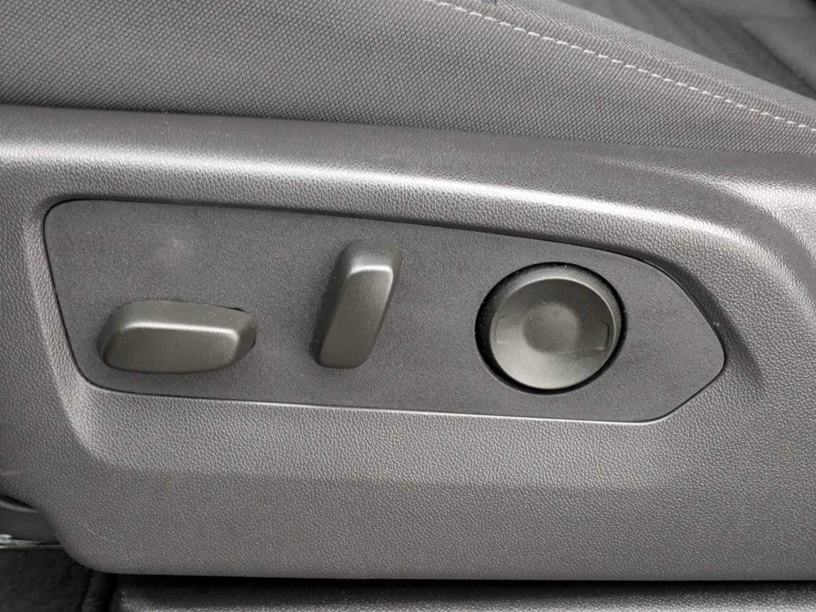 Thumbnail: 2025 Chevrolet Suburban - 17