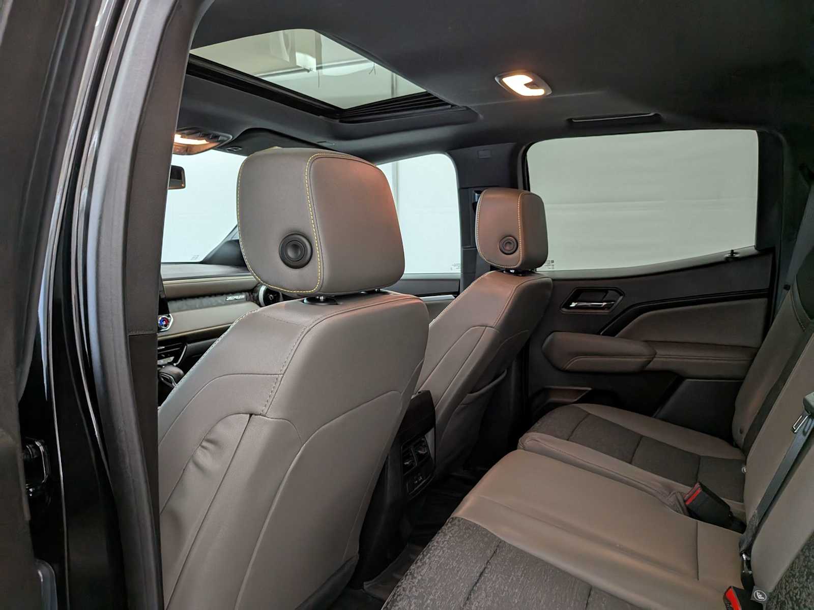 Thumbnail: 2024 Chevrolet Colorado - 21