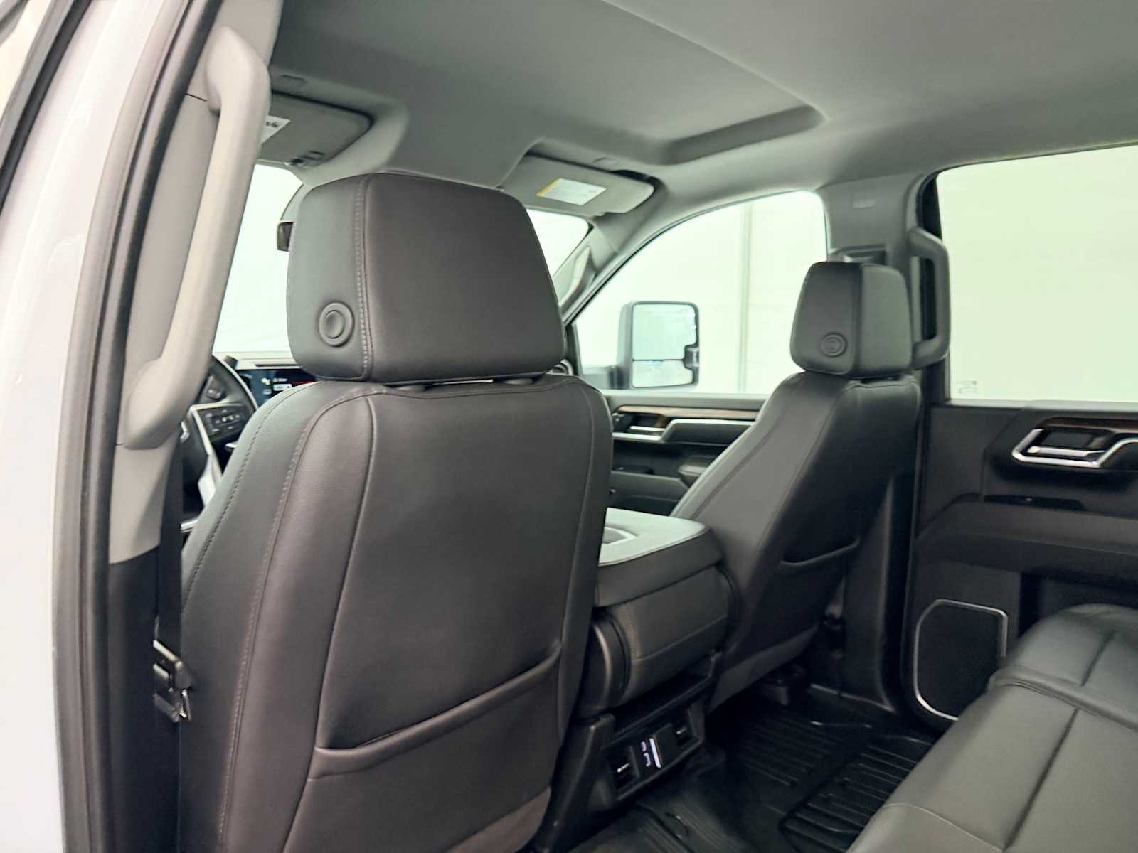 Thumbnail: 2025 GMC Sierra 3500 - 21