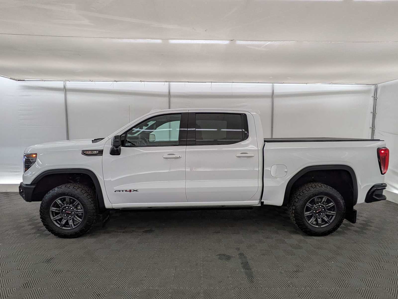2025 GMC Sierra 1500 AT4X 3
