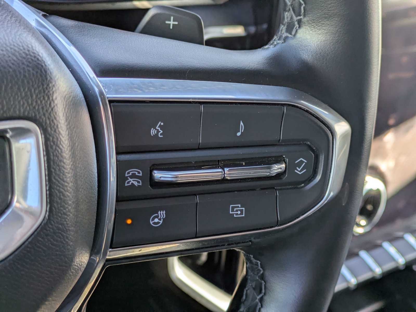 Thumbnail: 2025 GMC Acadia - 25