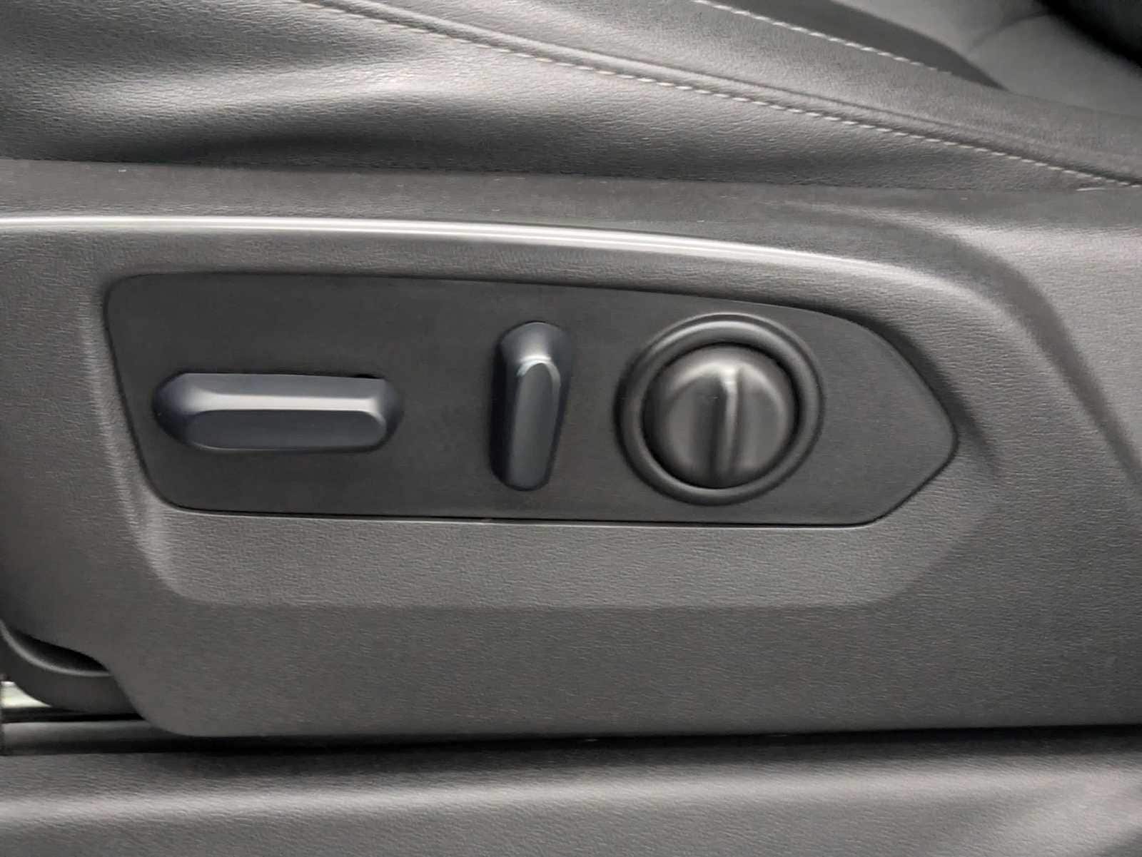 Thumbnail: 2023 GMC Sierra 3500 - 18