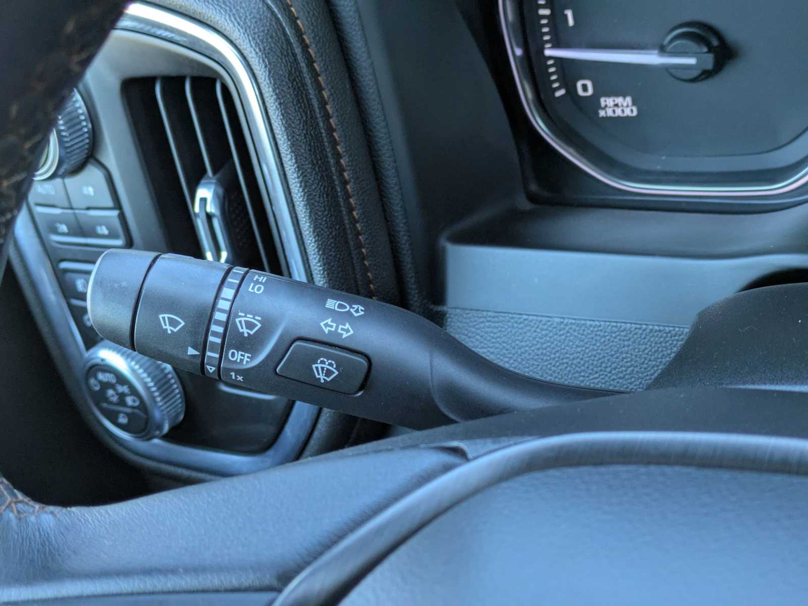 Thumbnail: 2022 GMC Sierra 3500 - 24