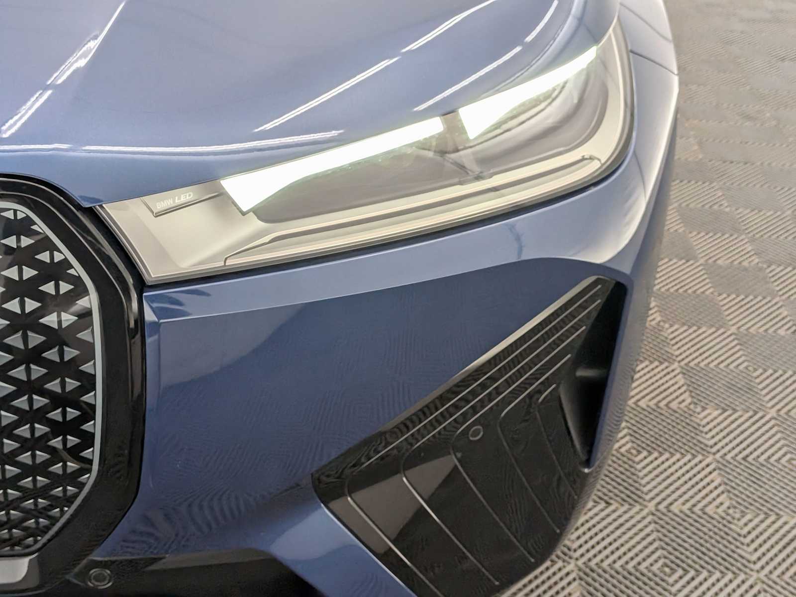 Thumbnail: 2023 BMW iX - 10