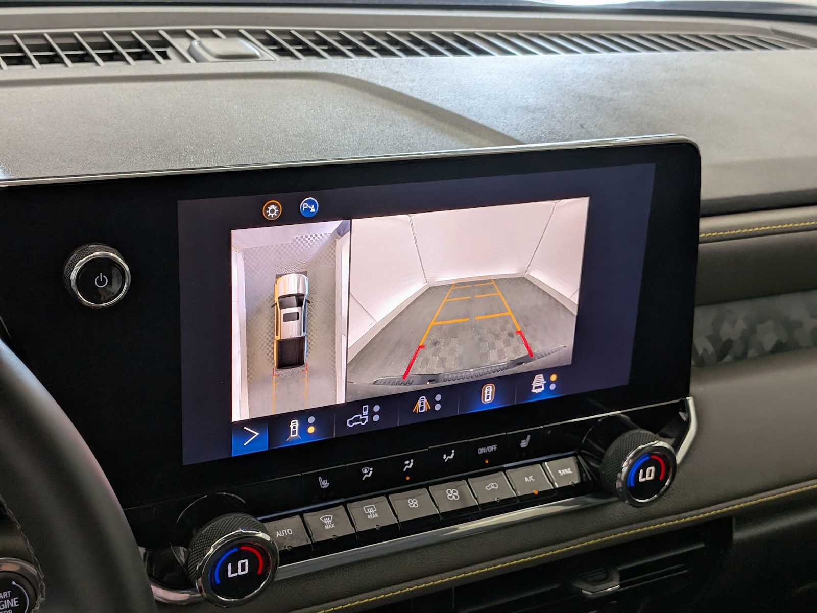 Thumbnail: 2024 Chevrolet Colorado - 31