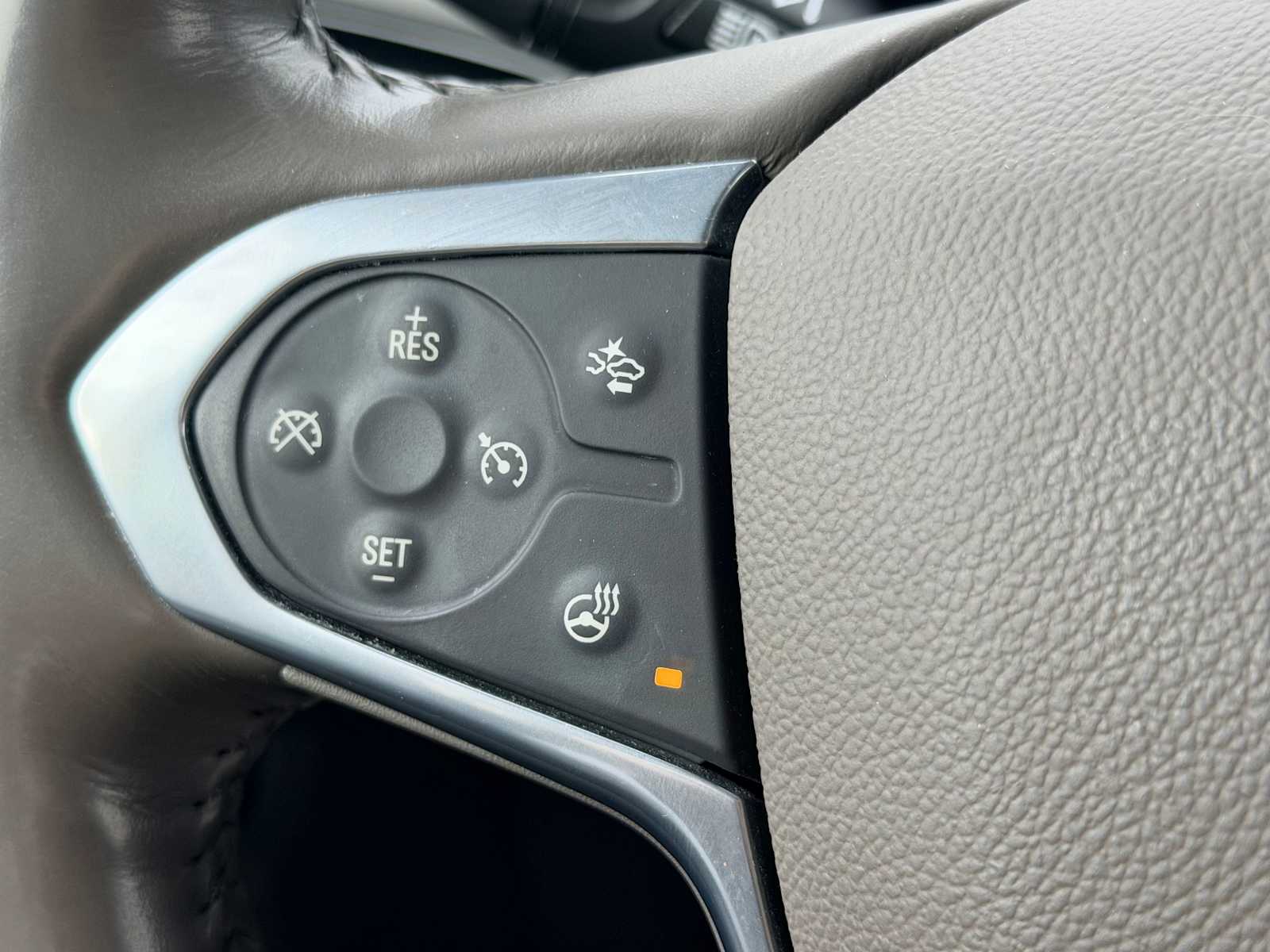 Thumbnail: 2021 Chevrolet Traverse - 25