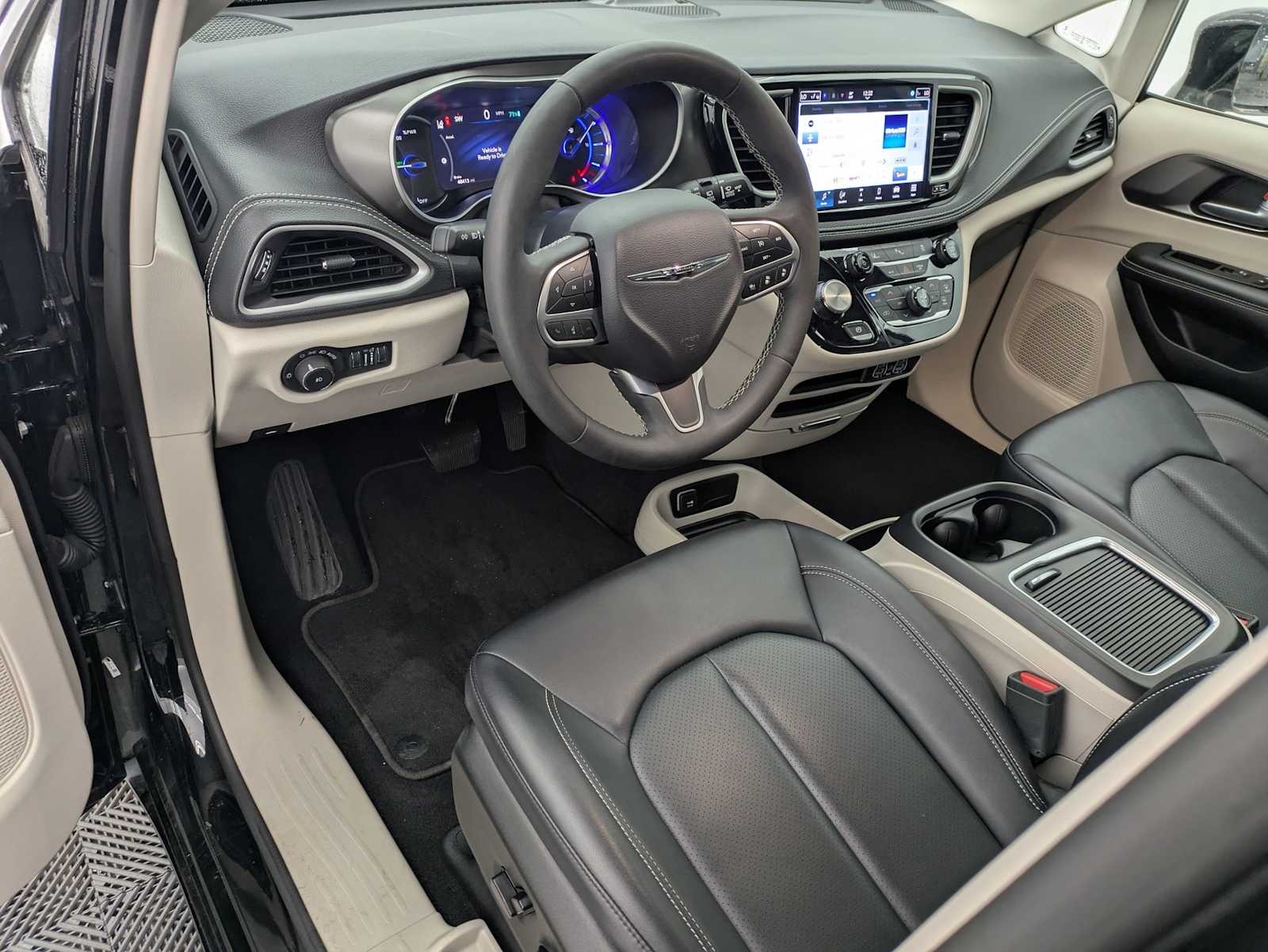 Thumbnail: 2024 Chrysler Pacifica - 2