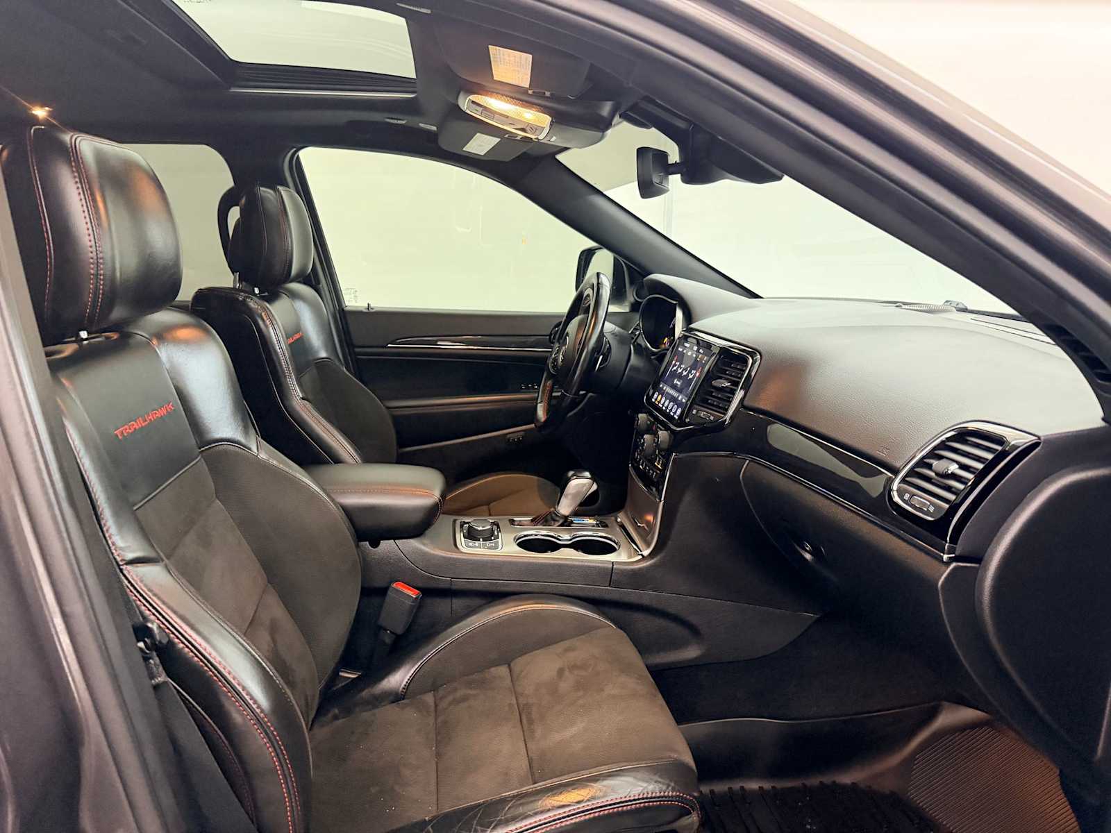 Thumbnail: 2021 Jeep Grand Cherokee - 24