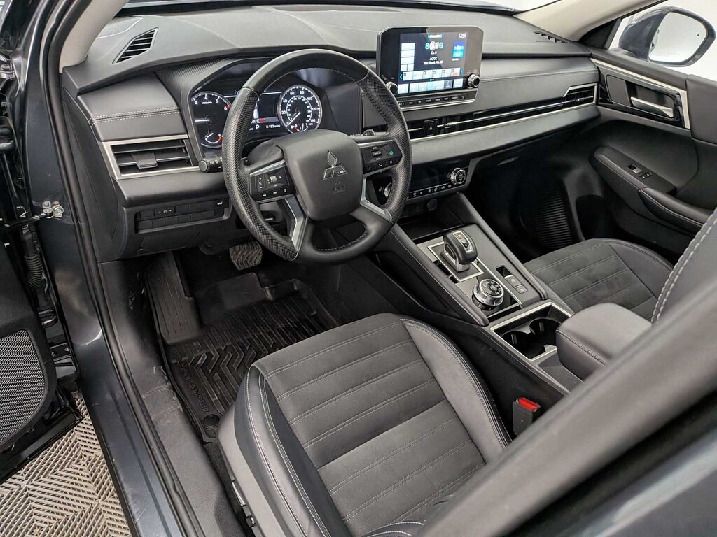 Used 2024 Mitsubishi Outlander SE SUV