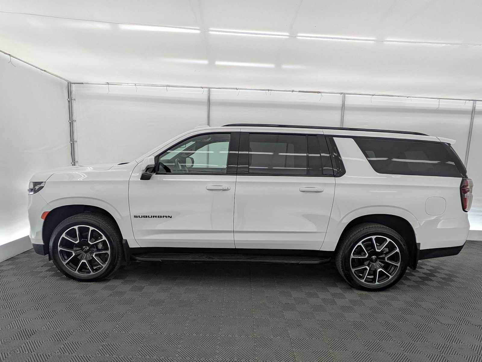 Thumbnail: 2024 Chevrolet Suburban - 3