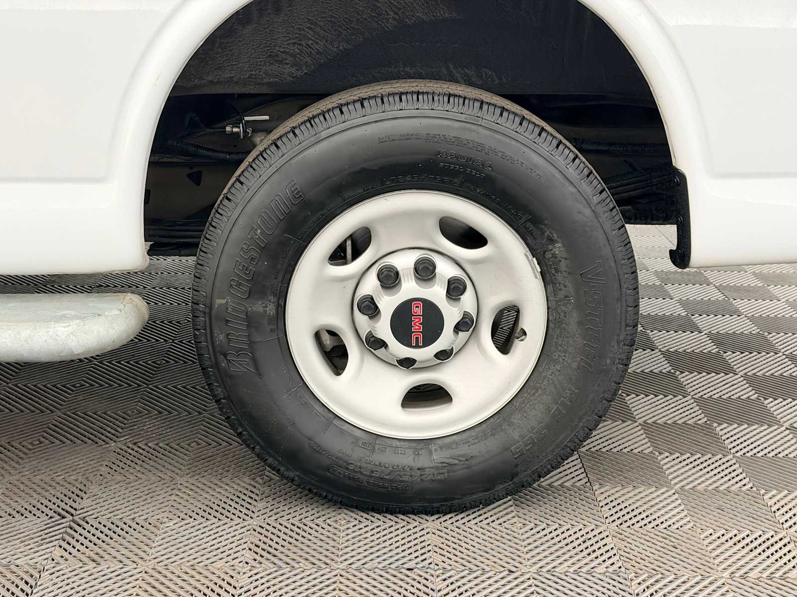 Thumbnail: 2024 GMC Savana - 12