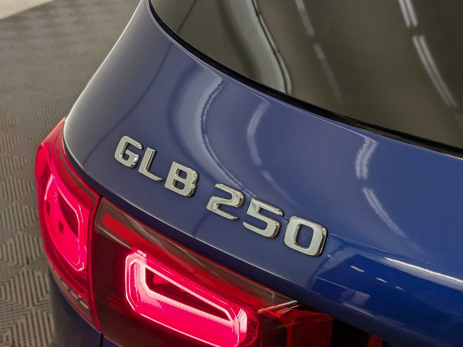 Thumbnail: 2021 Mercedes-Benz GLB - 12