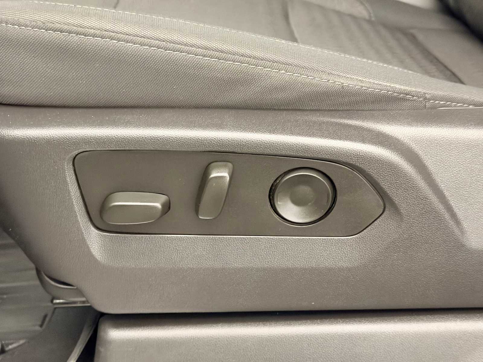 Thumbnail: 2025 GMC Sierra 3500 - 19