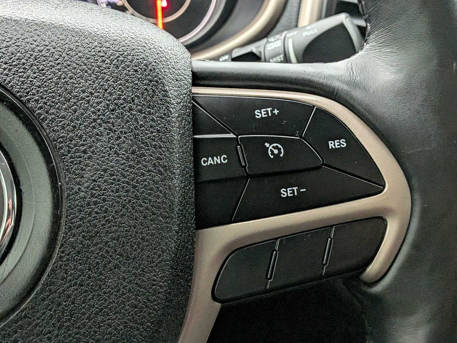 Thumbnail: 2018 Jeep Cherokee - 26