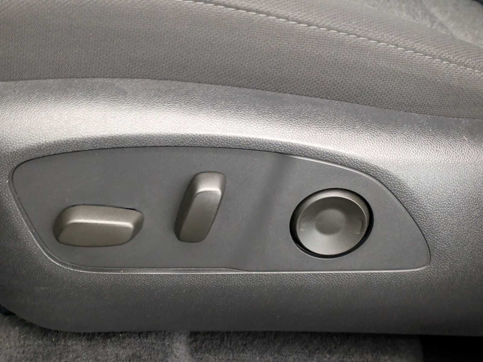 Thumbnail: 2025 GMC Acadia - 18