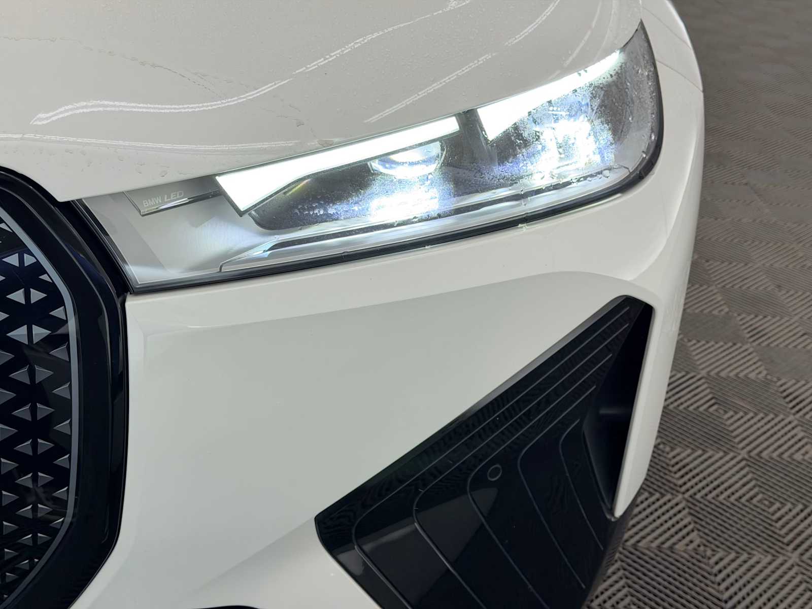 Thumbnail: 2023 BMW iX - 10