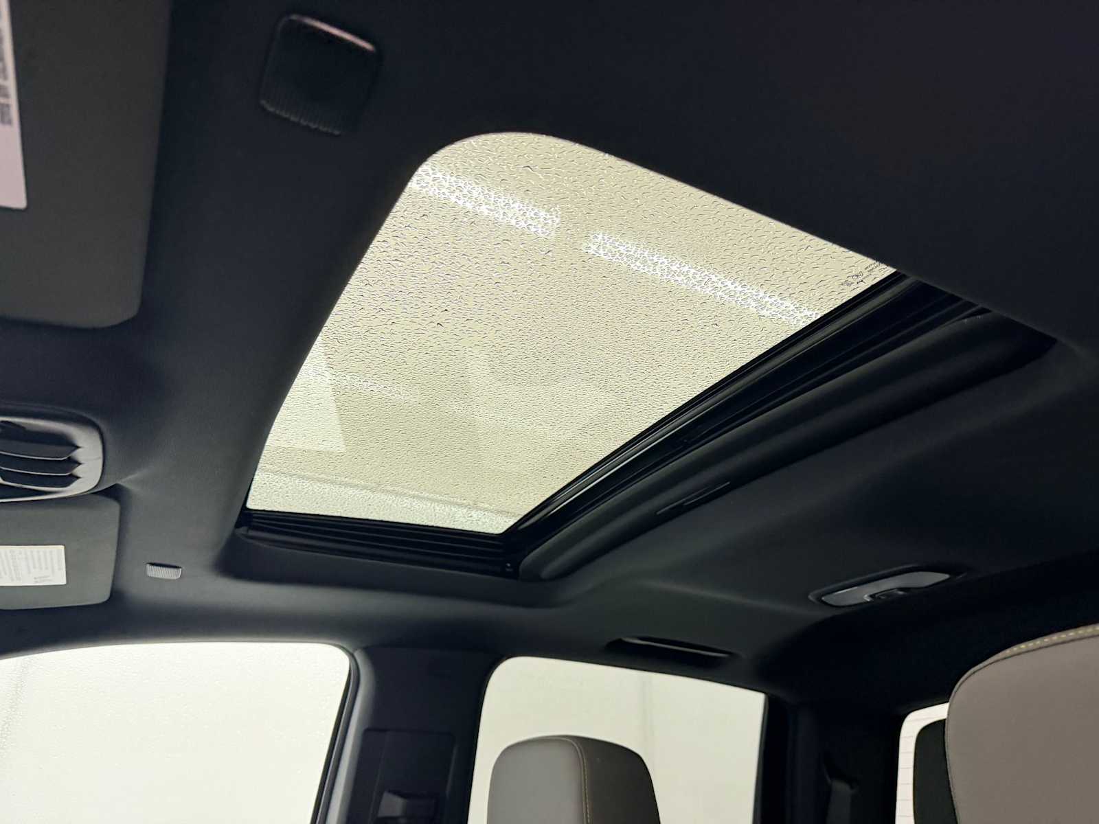 Thumbnail: 2024 Chevrolet Colorado - 19