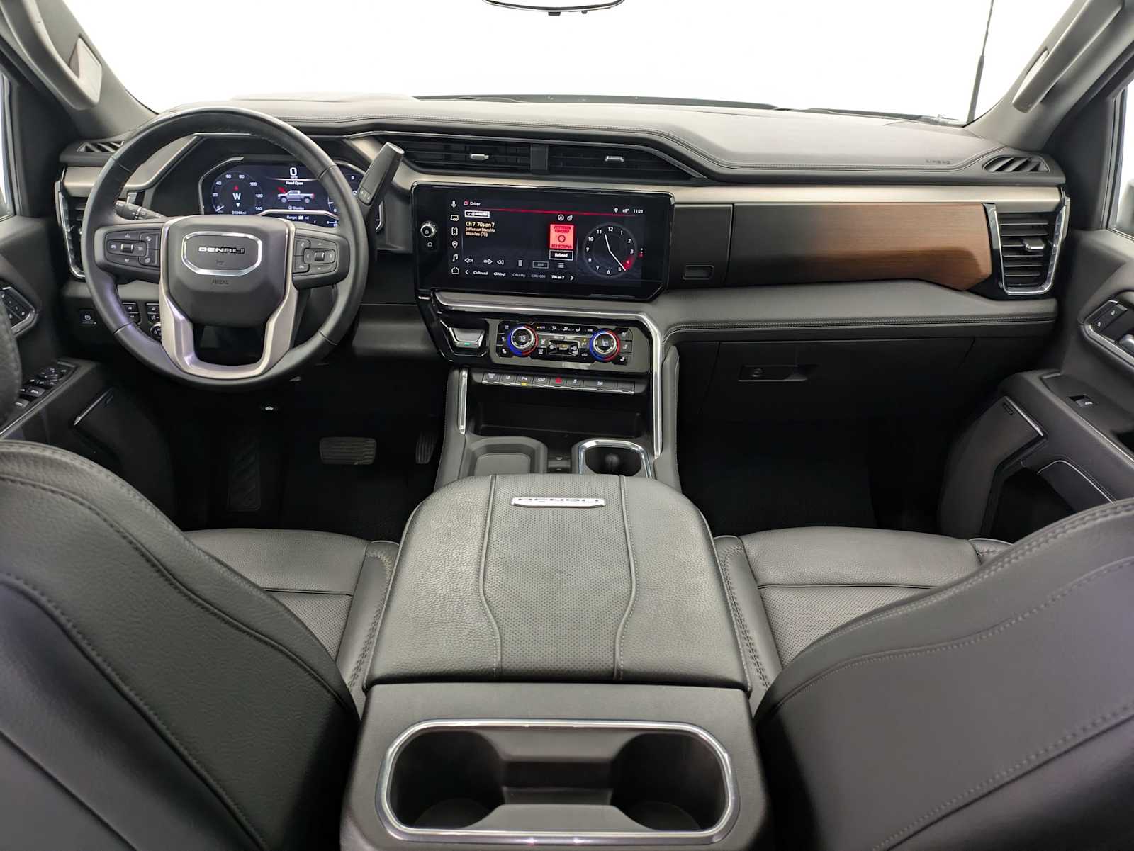 Thumbnail: 2025 GMC Sierra 3500 - 17