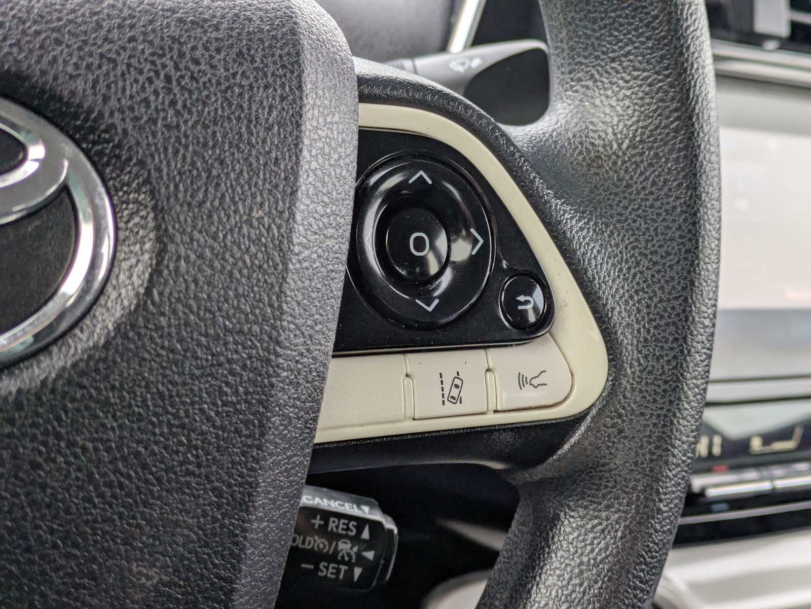 Thumbnail: 2018 Toyota Prius - 25