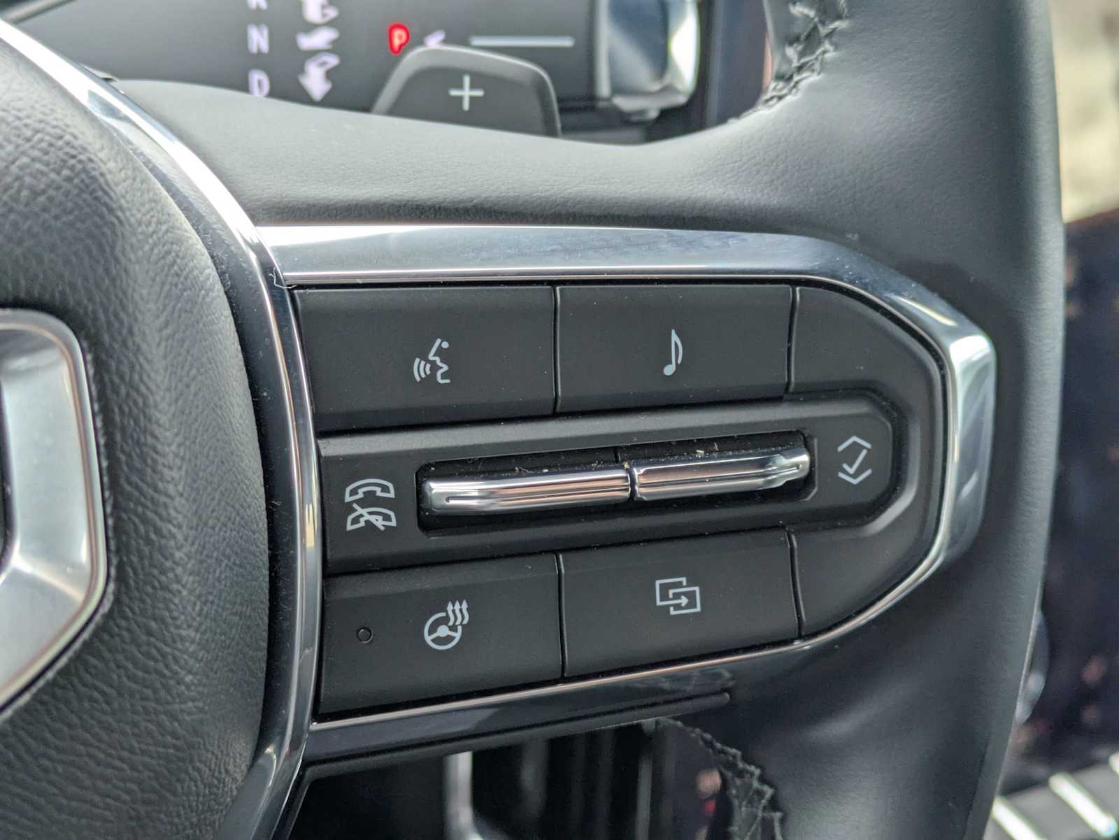 Thumbnail: 2025 GMC Acadia - 25