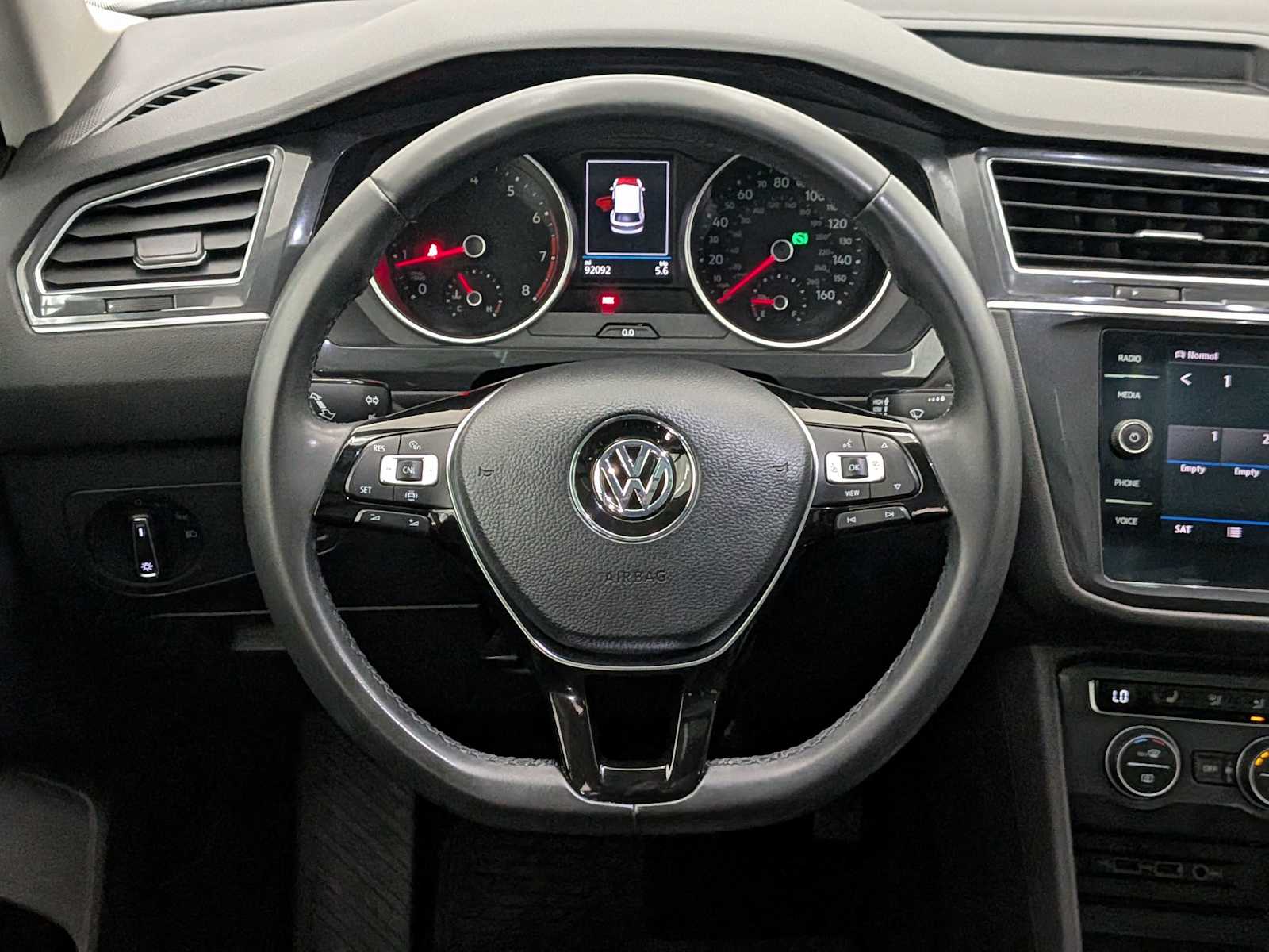 Thumbnail: 2020 Volkswagen Tiguan - 24