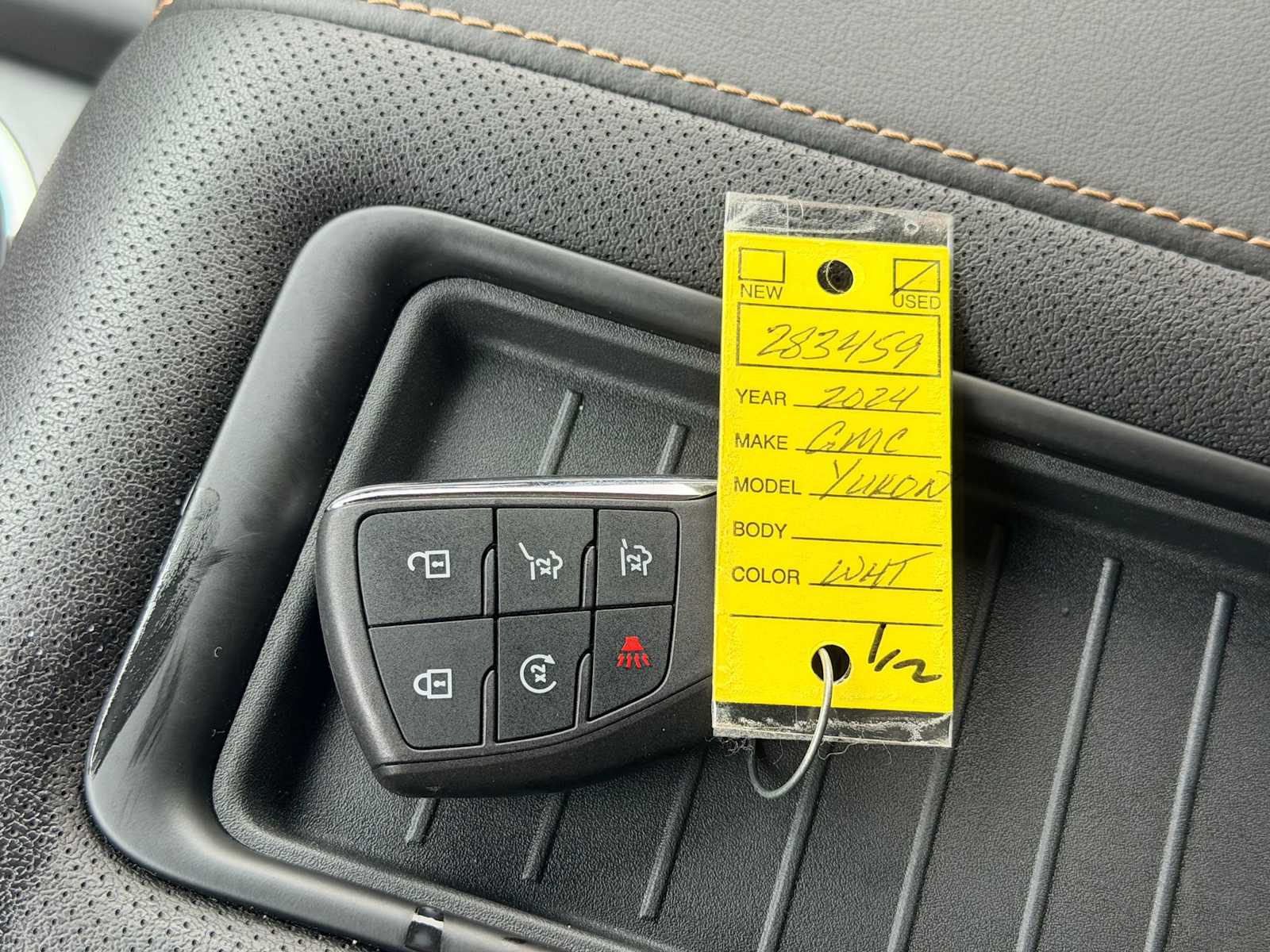 Thumbnail: 2024 GMC Yukon - 36