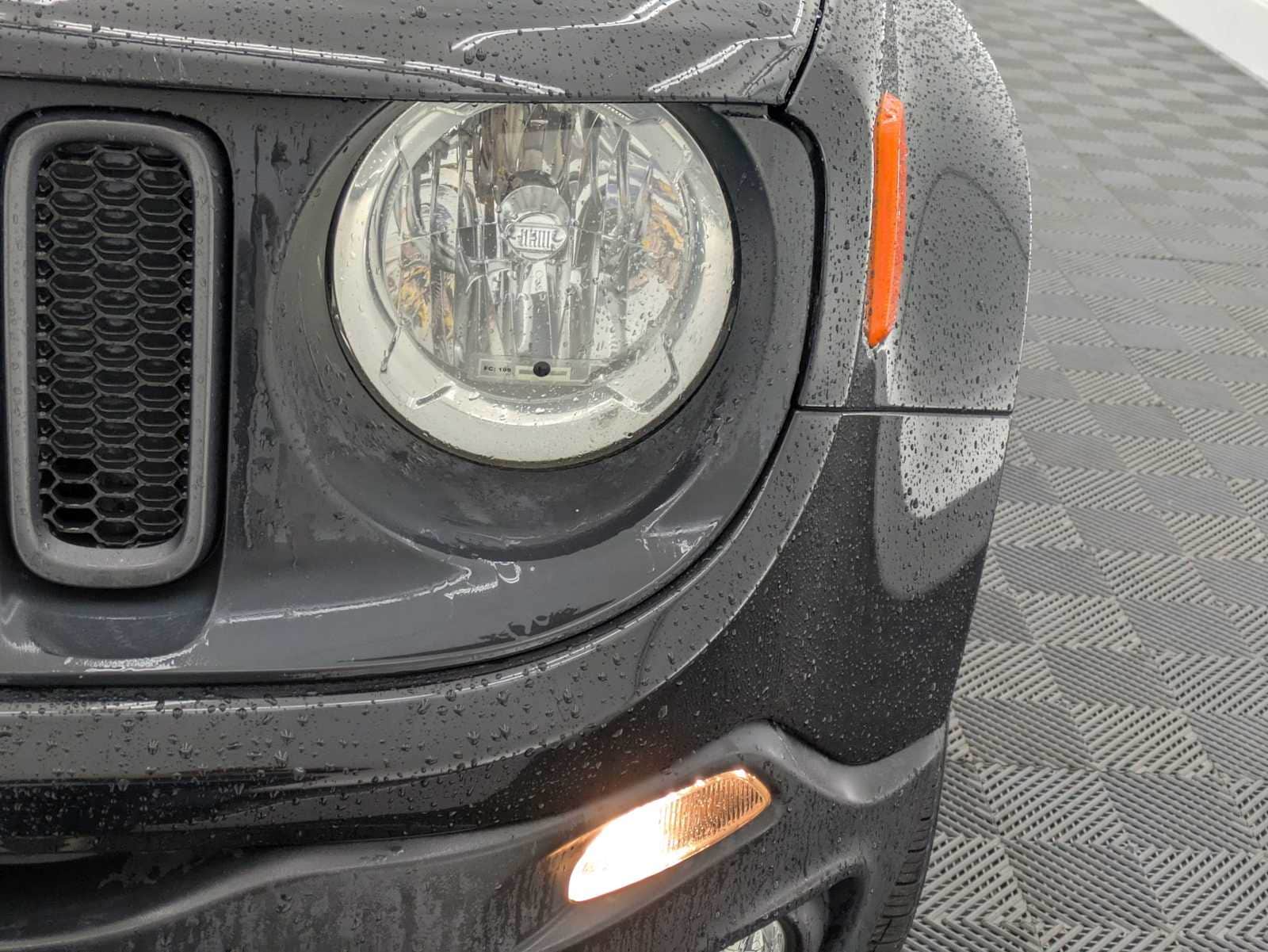 Thumbnail: 2016 Jeep Renegade - 10