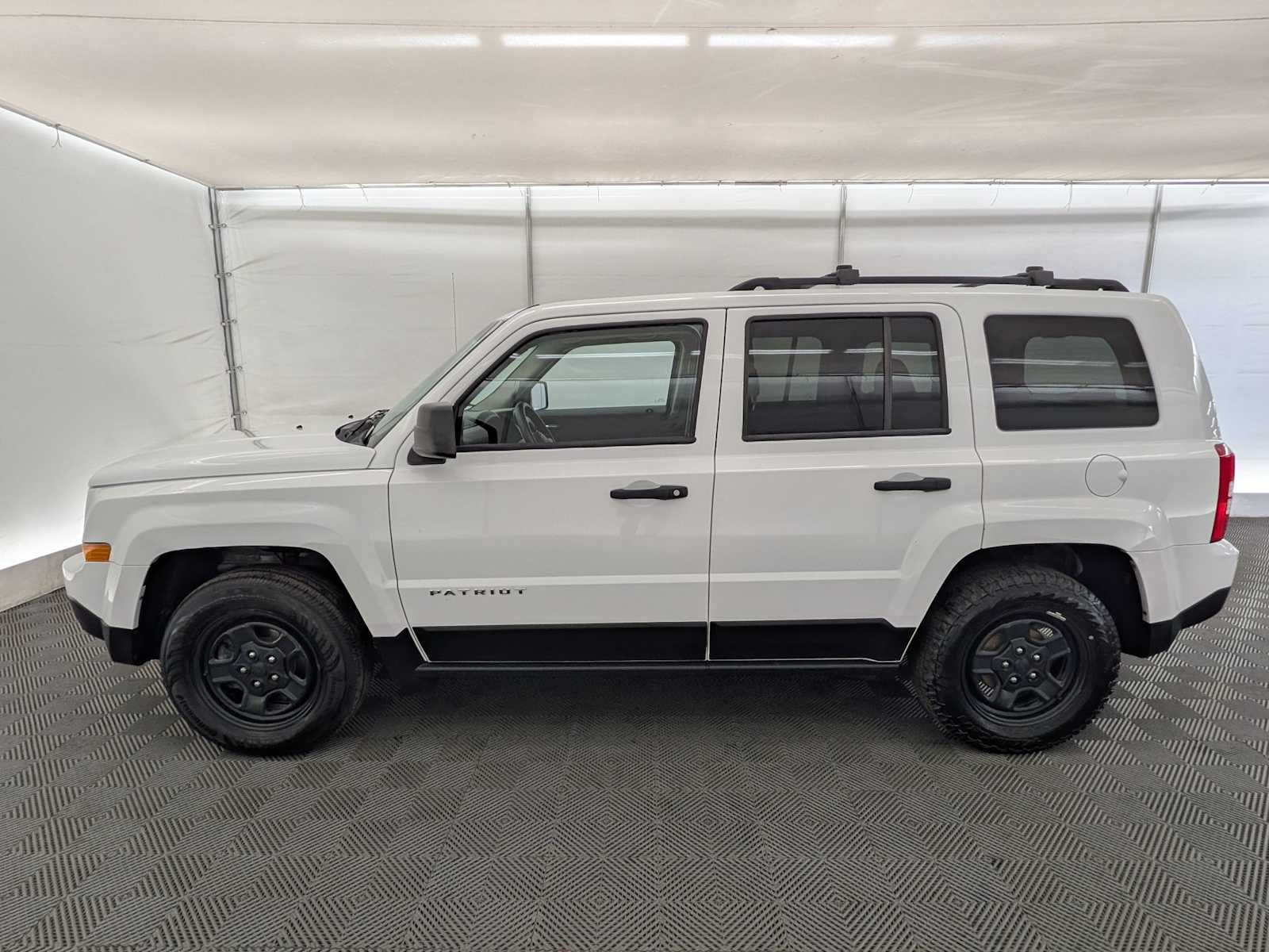 Thumbnail: 2016 Jeep Patriot - 3