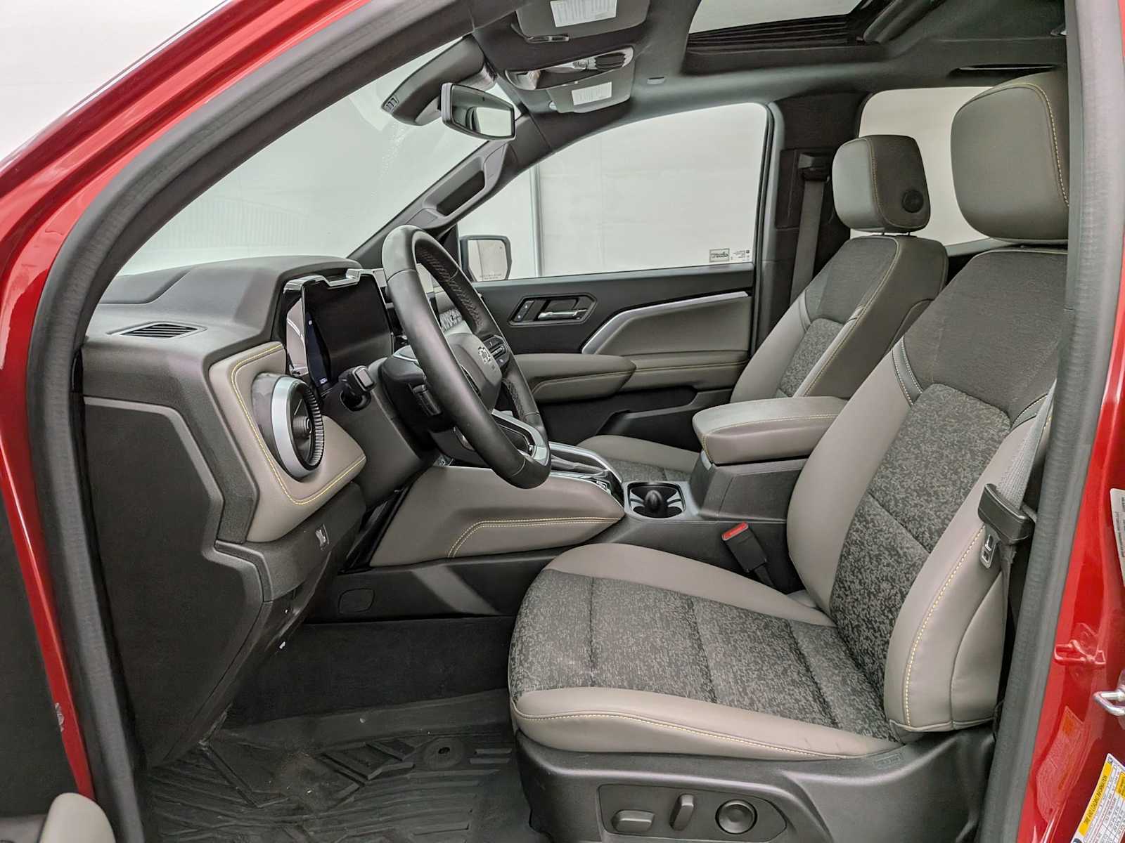 Thumbnail: 2024 Chevrolet Colorado - 19