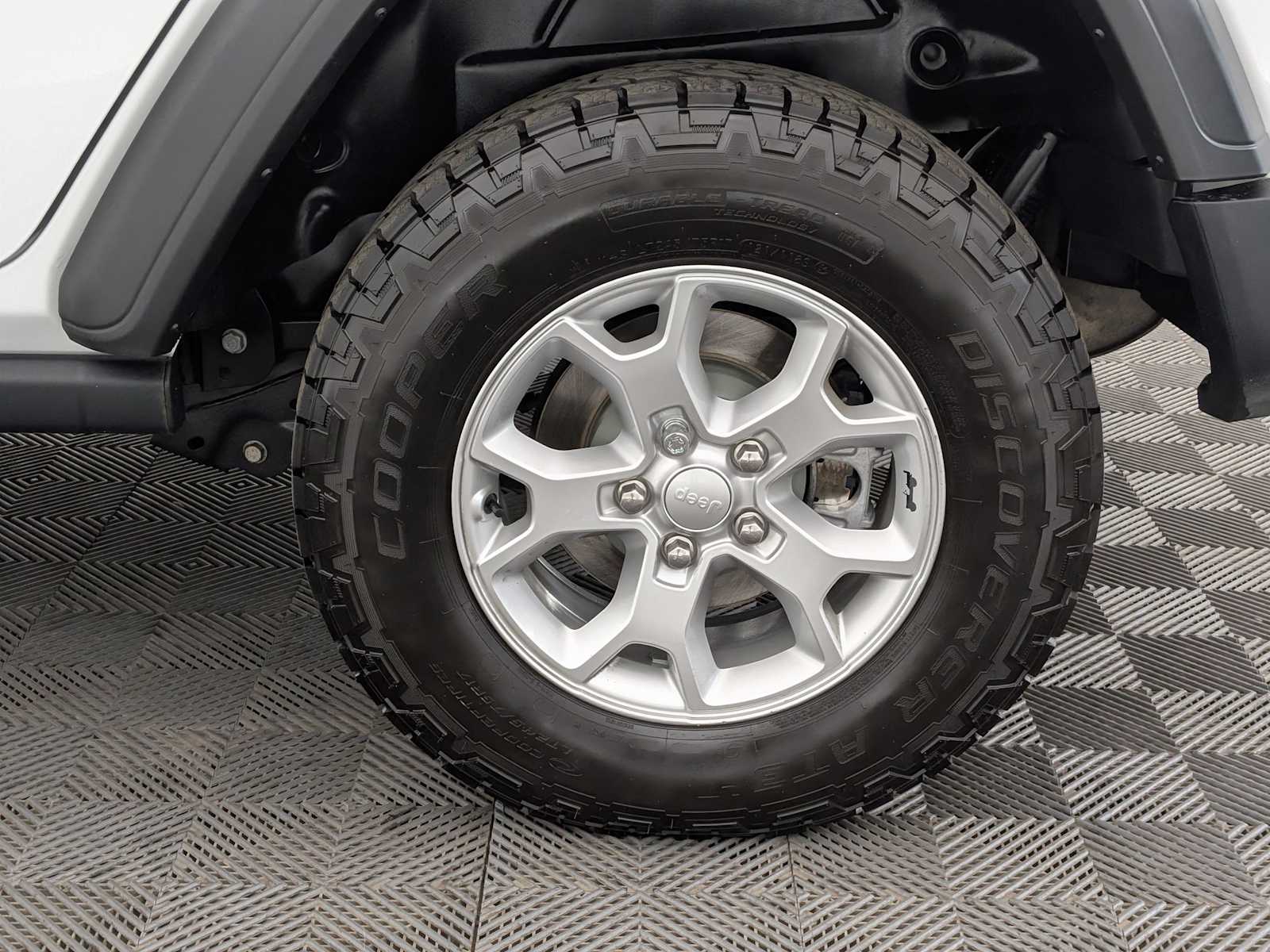 Thumbnail: 2021 Jeep Wrangler - 14