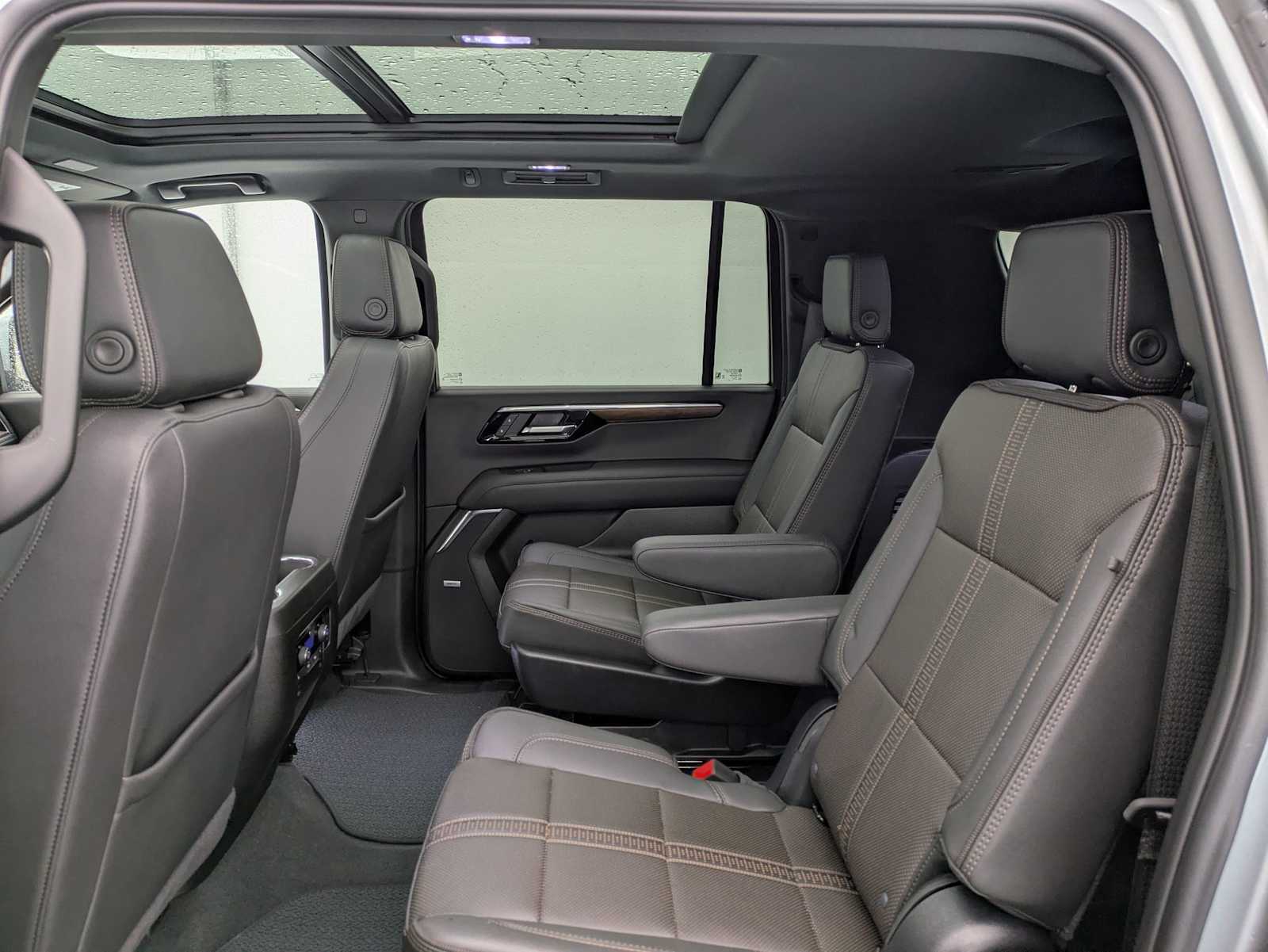 Thumbnail: 2025 Chevrolet Suburban - 22